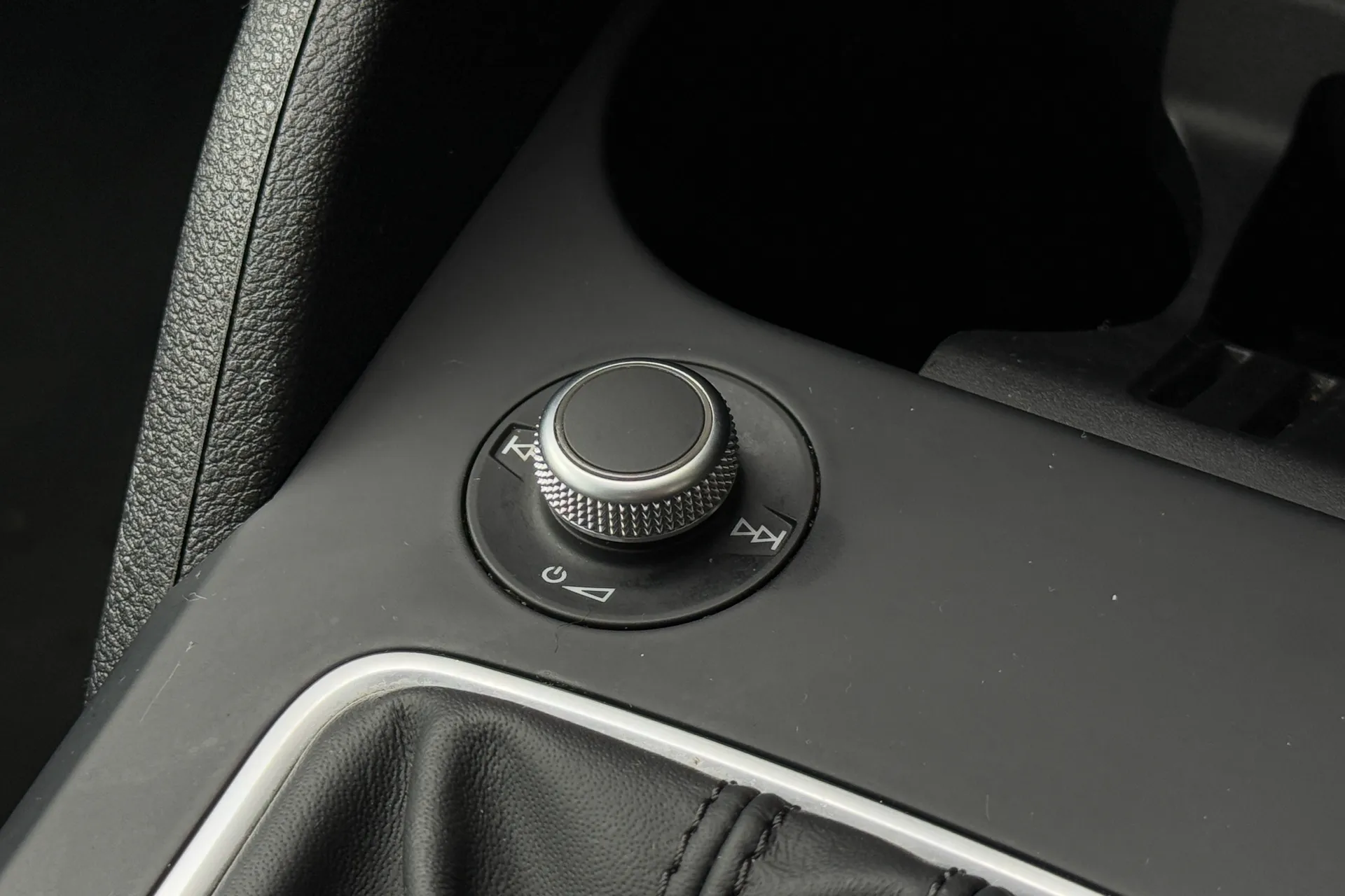 Audi Q2 thumbnail image number 16