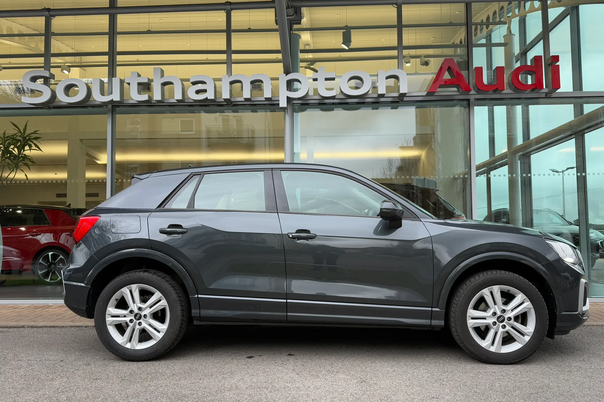Audi Q2 thumbnail image number 2