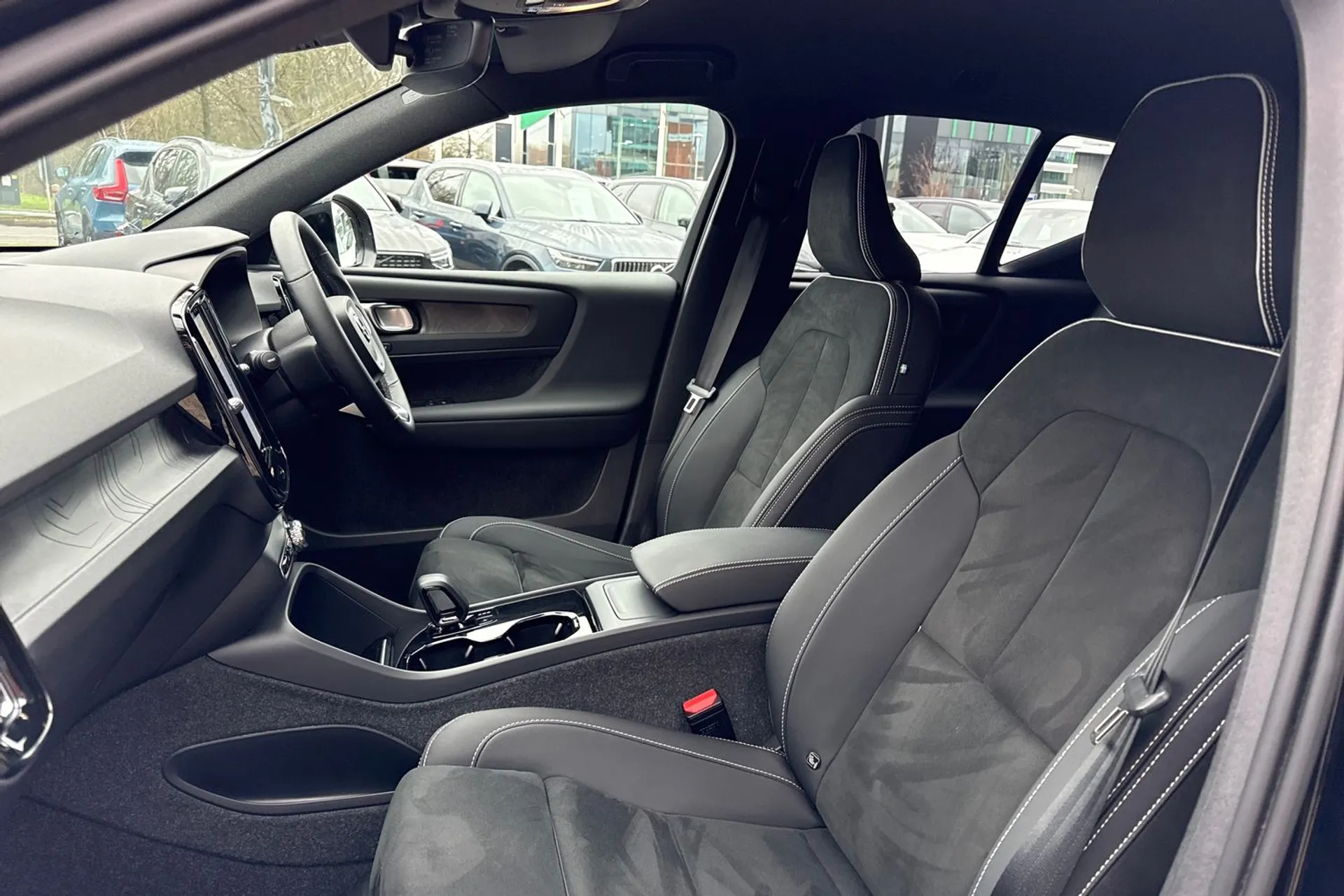 Volvo EX40 thumbnail image number 28