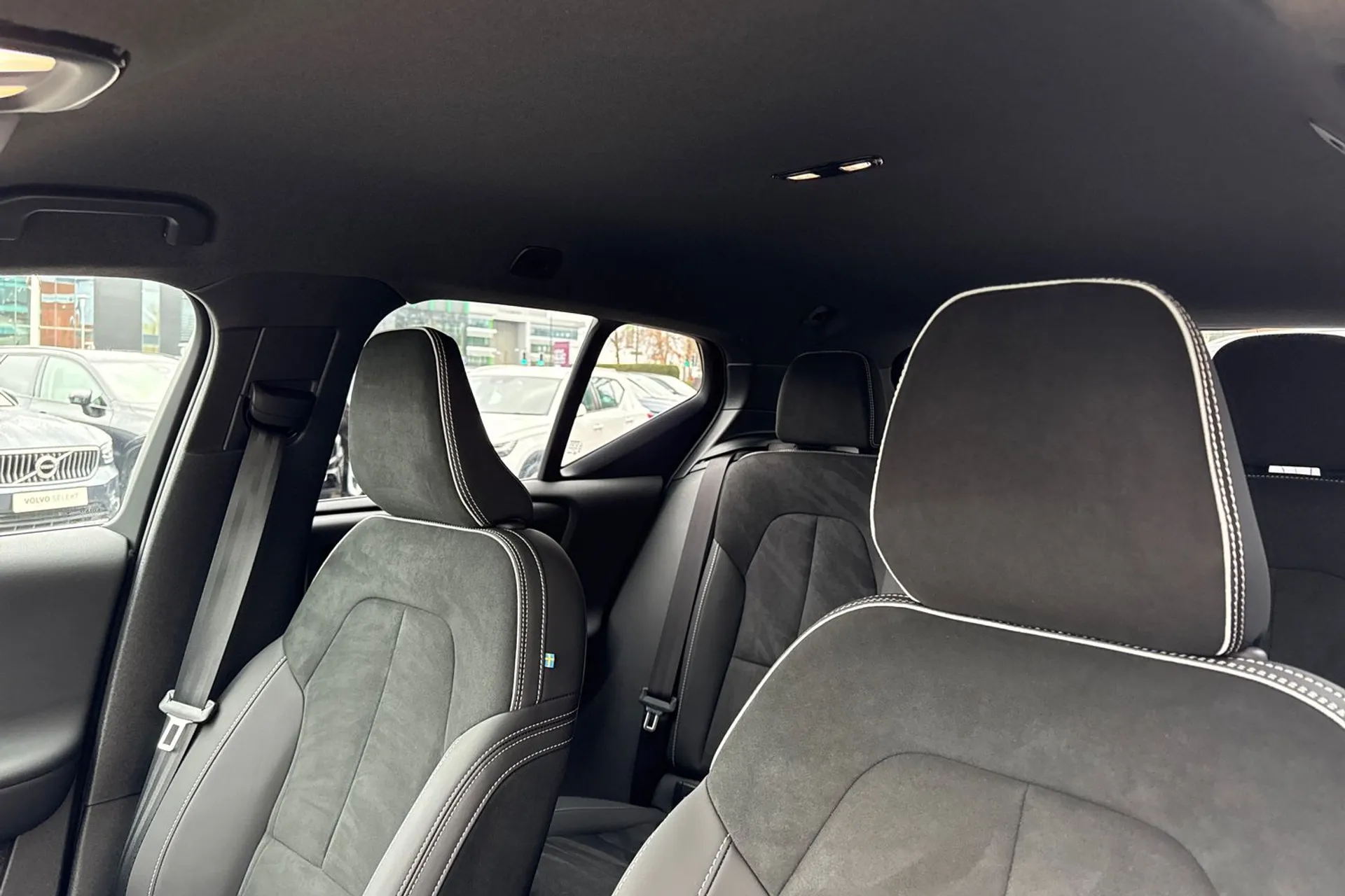 Volvo EX40 thumbnail image number 29