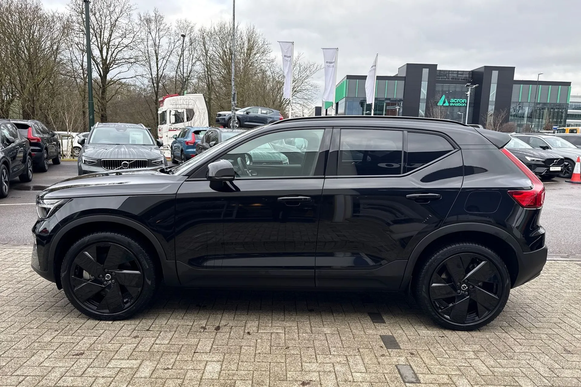 Volvo EX40 thumbnail image number 11