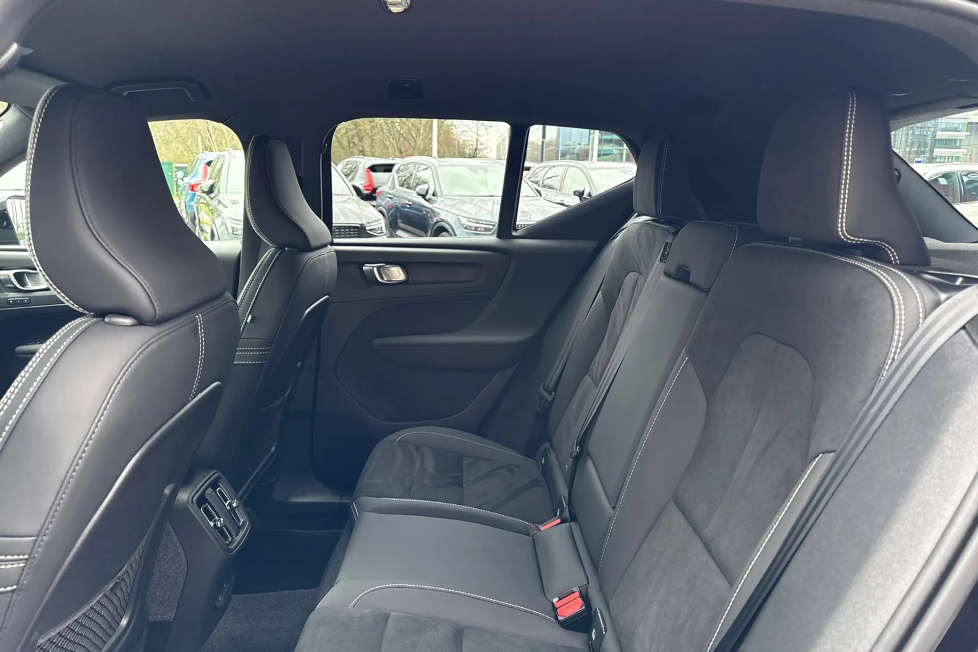 Volvo EX40 thumbnail image number 30