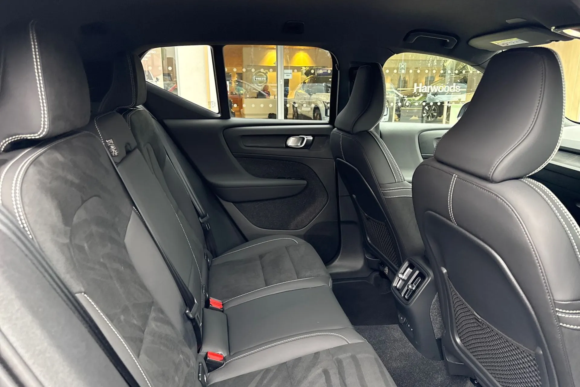 Volvo EX40 thumbnail image number 23