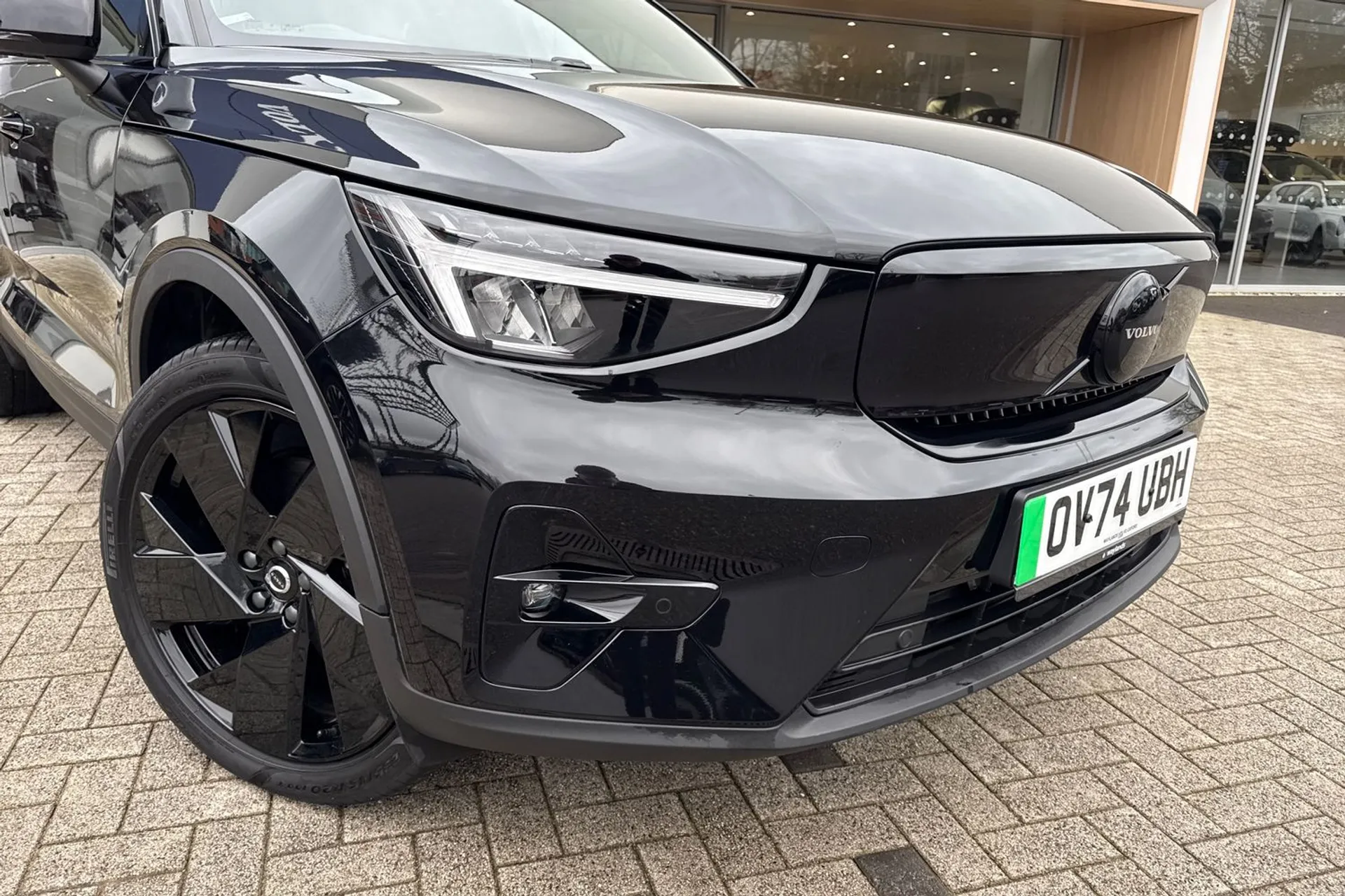 Volvo EX40 thumbnail image number 7