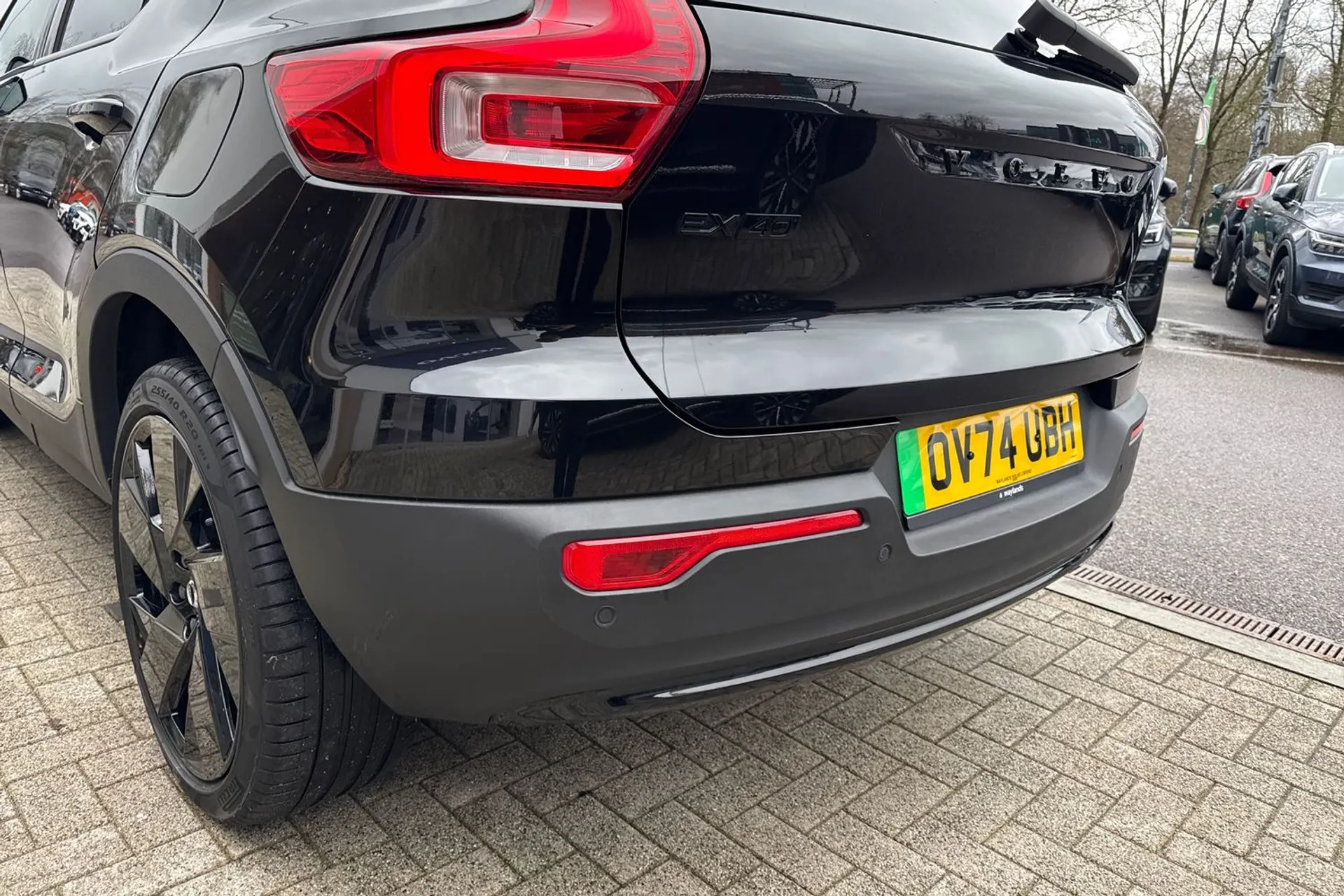 Volvo EX40 thumbnail image number 18