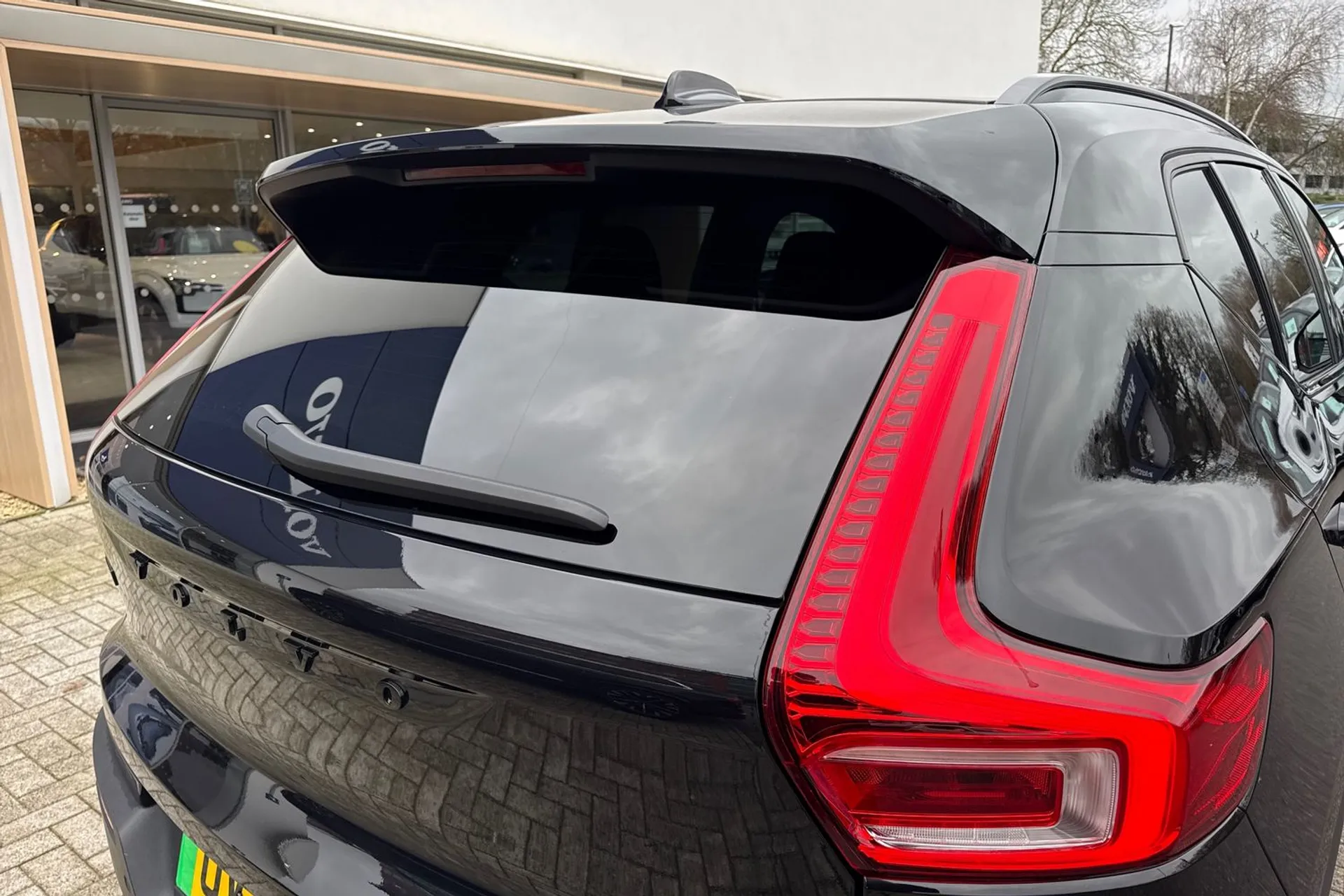 Volvo EX40 thumbnail image number 16