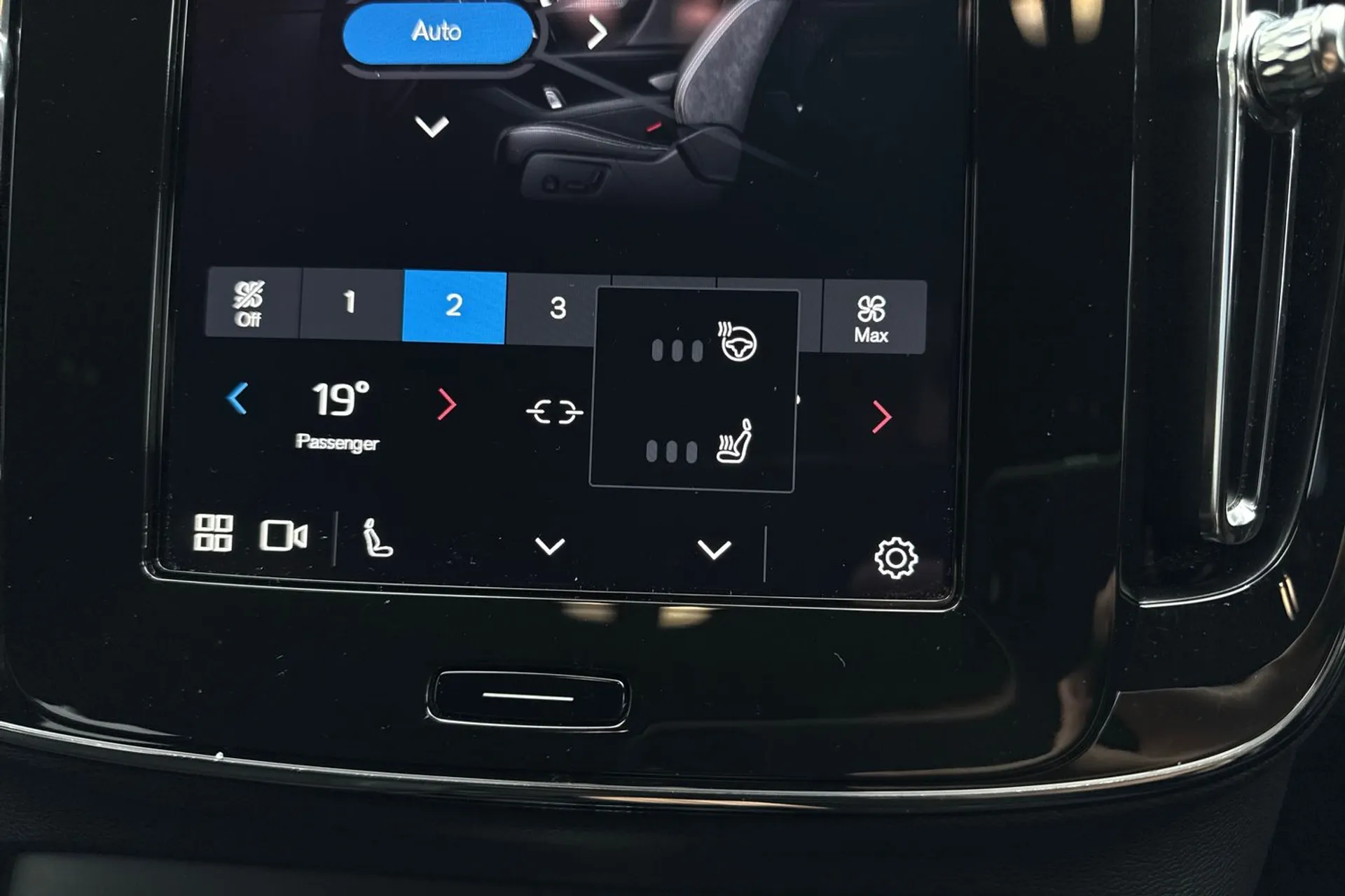 Volvo EX40 thumbnail image number 39