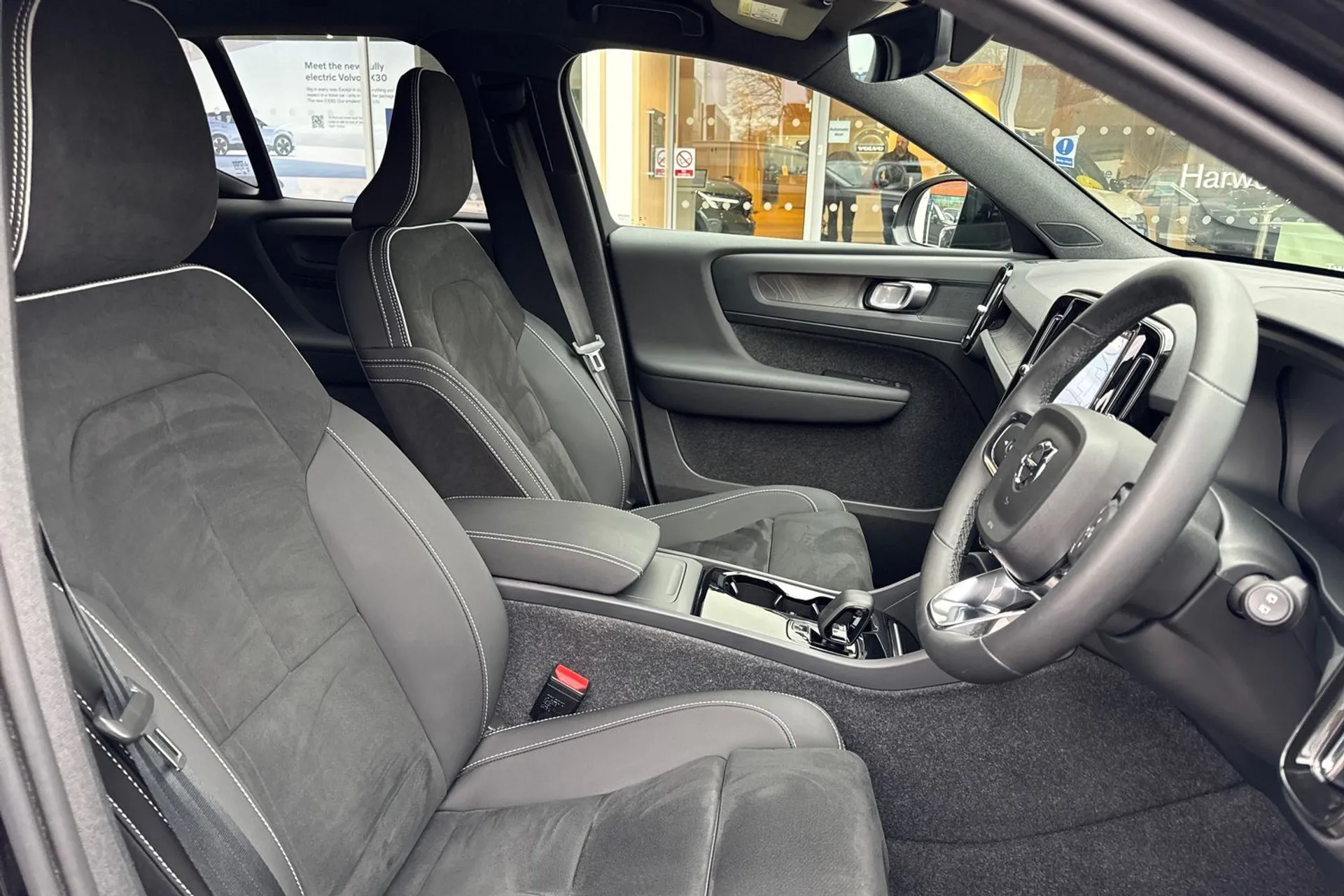 Volvo EX40 thumbnail image number 26