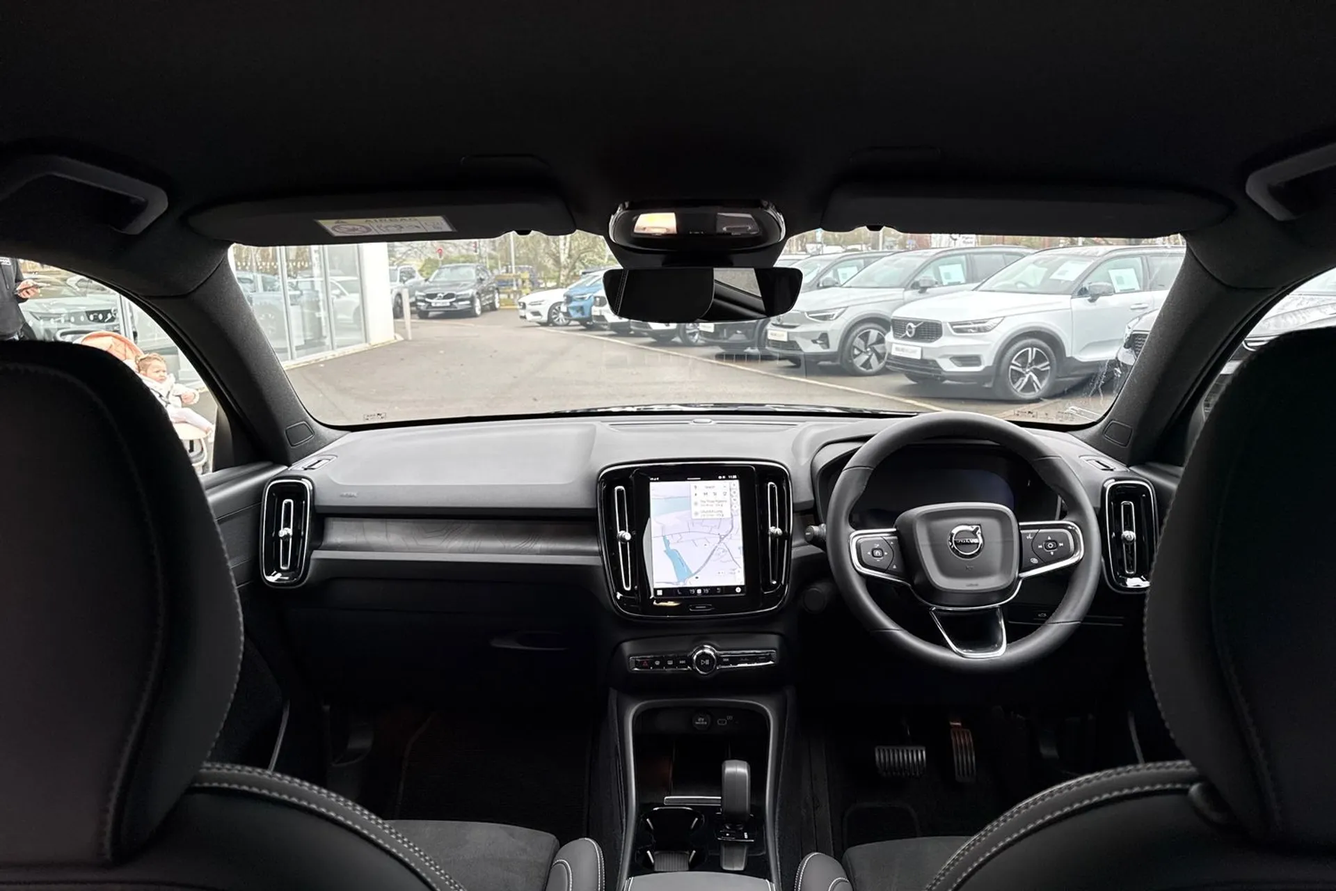 Volvo EX40 thumbnail image number 3