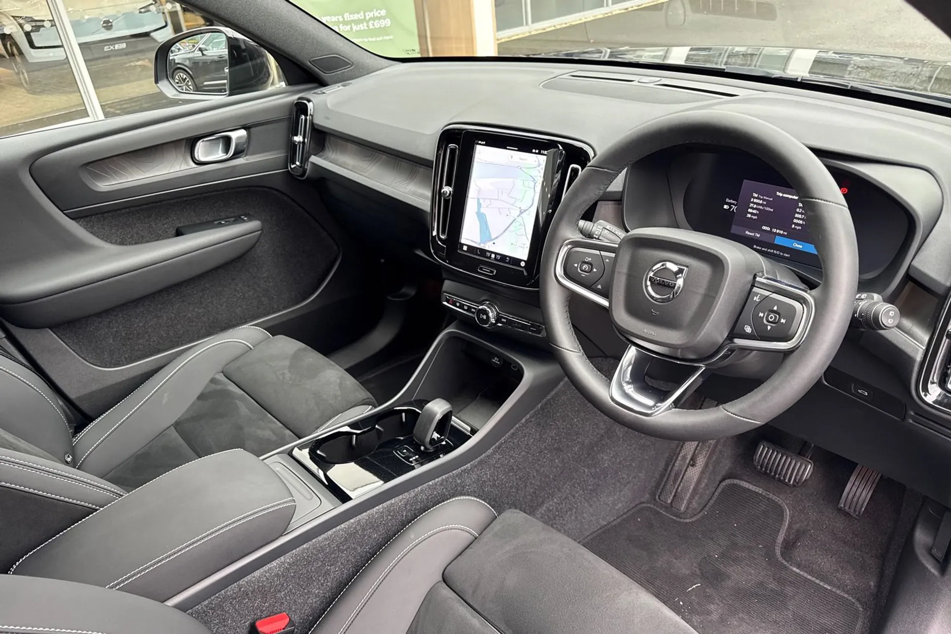 Volvo EX40 thumbnail image number 6