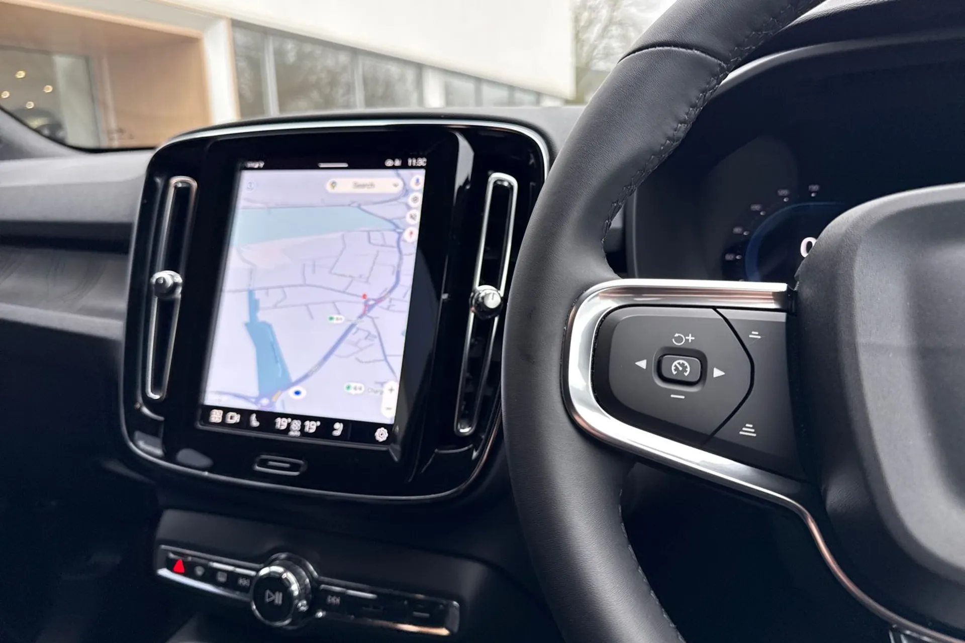 Volvo EX40 thumbnail image number 36