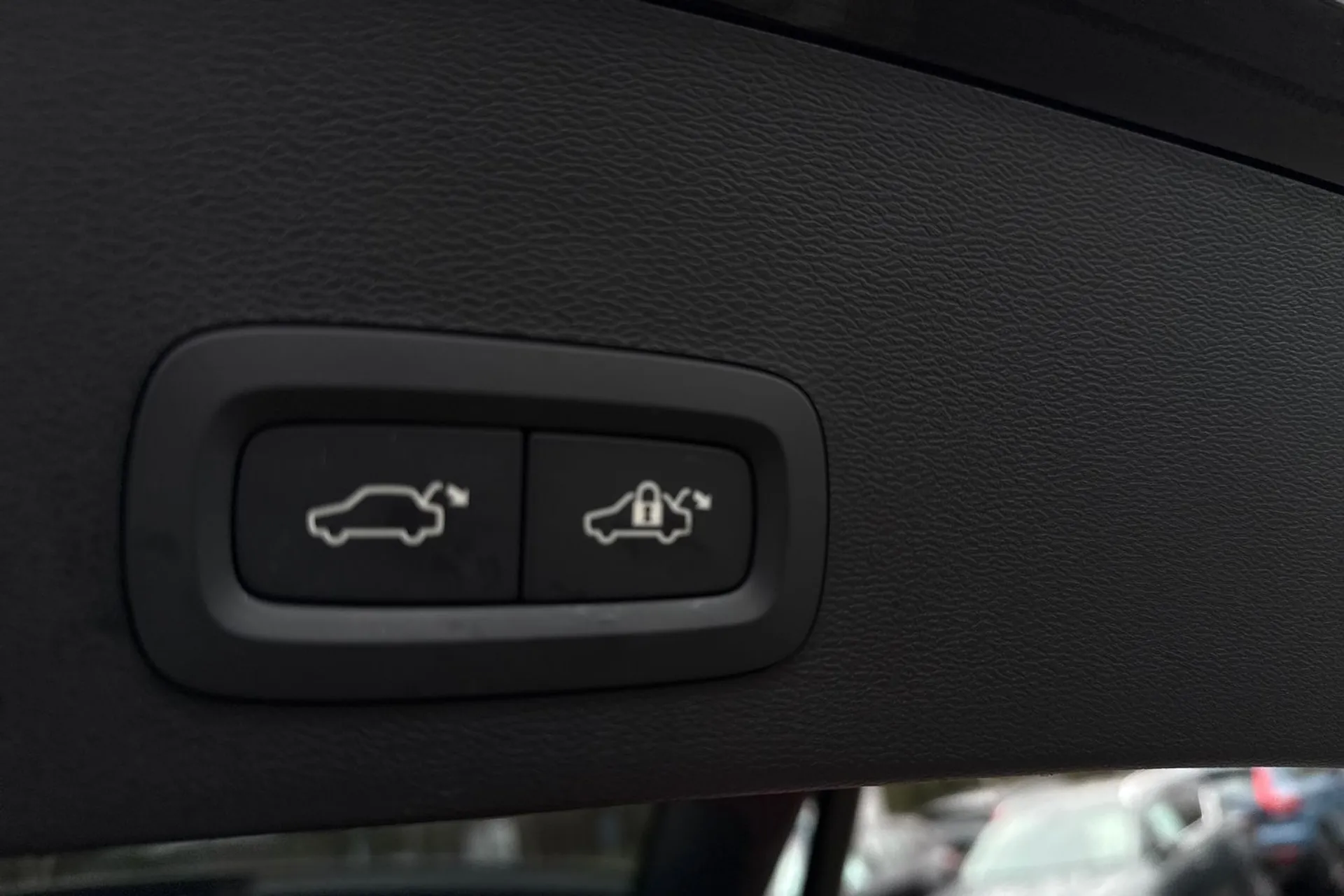 Volvo EX40 thumbnail image number 21