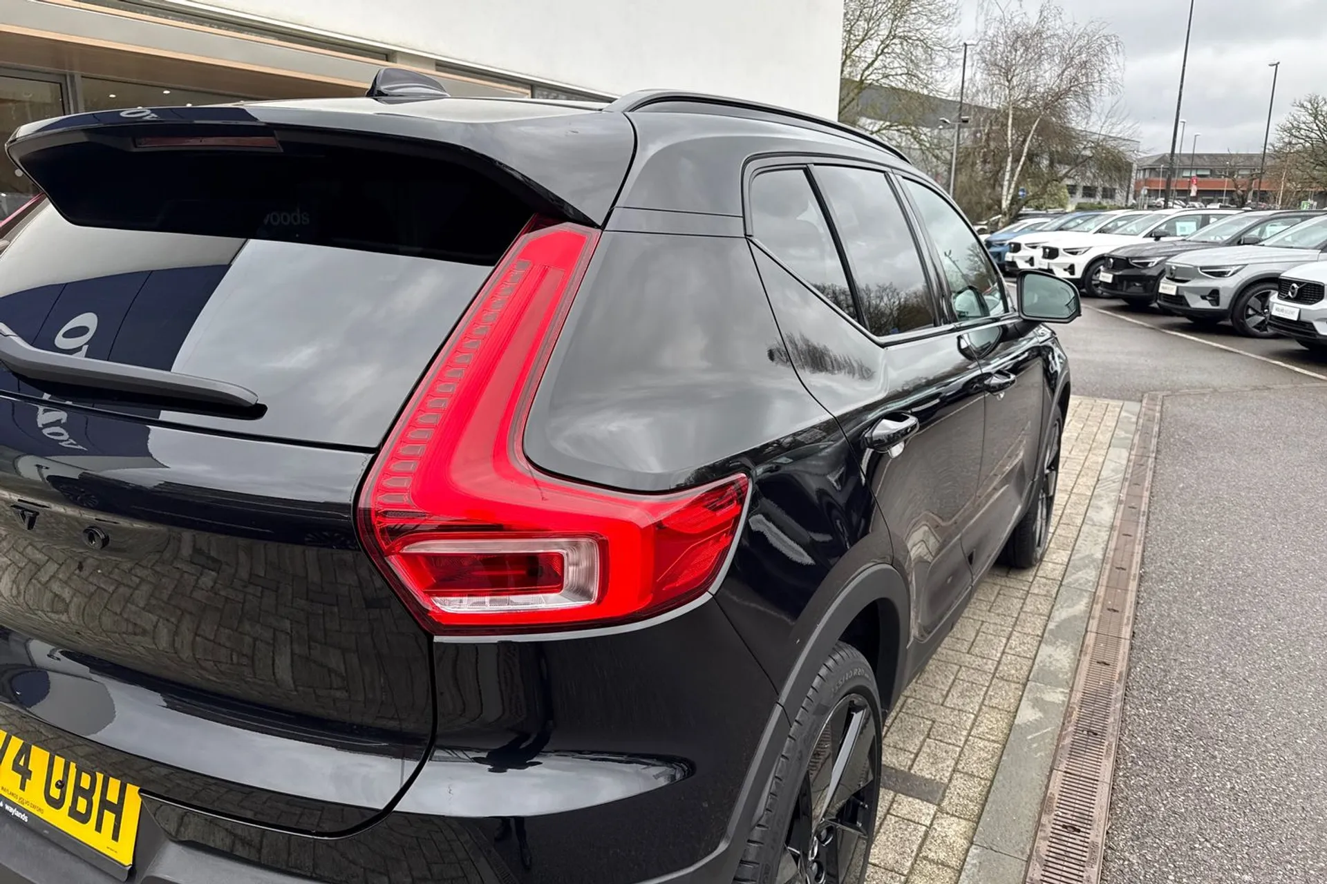 Volvo EX40 thumbnail image number 15