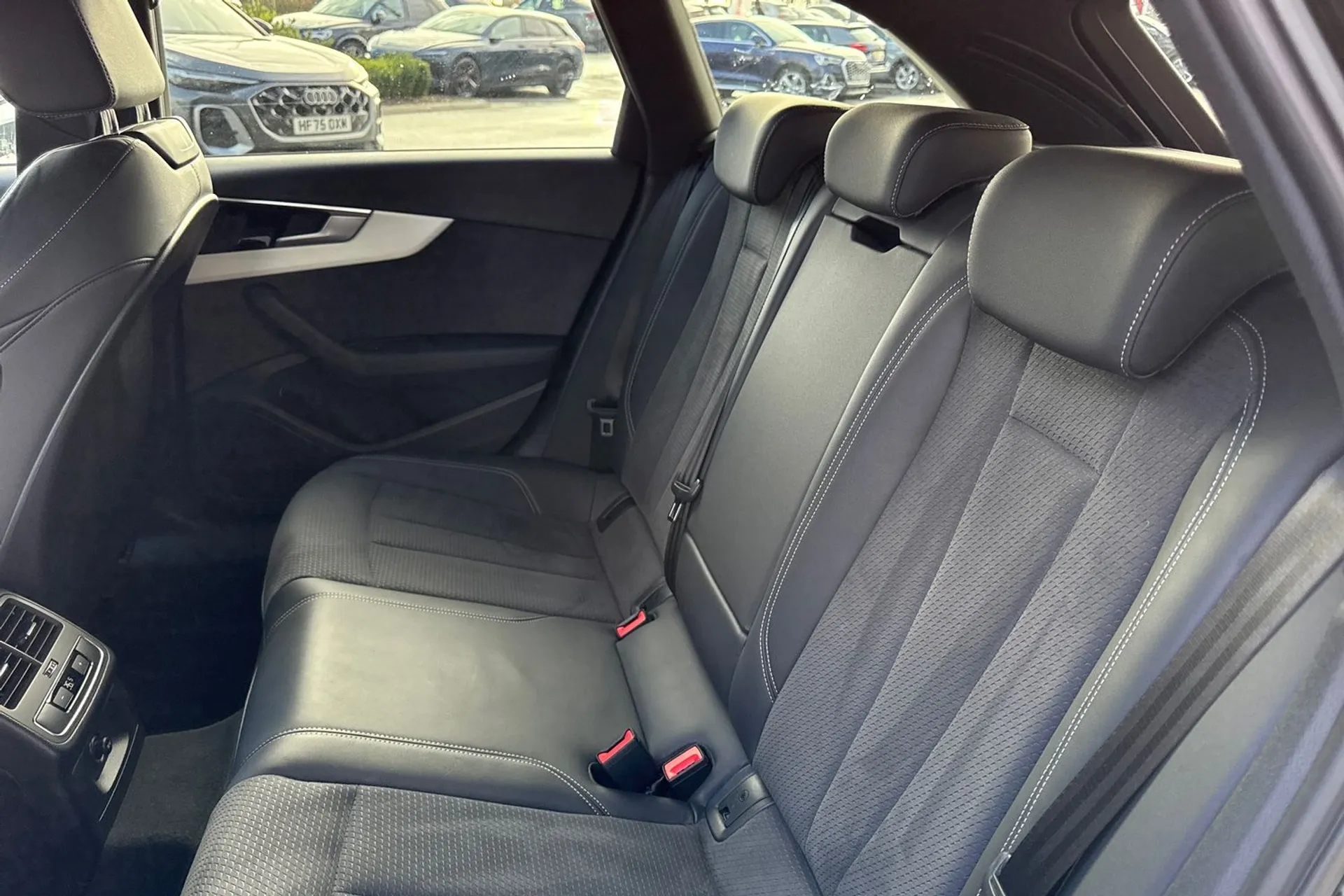 Audi A4 thumbnail image number 45