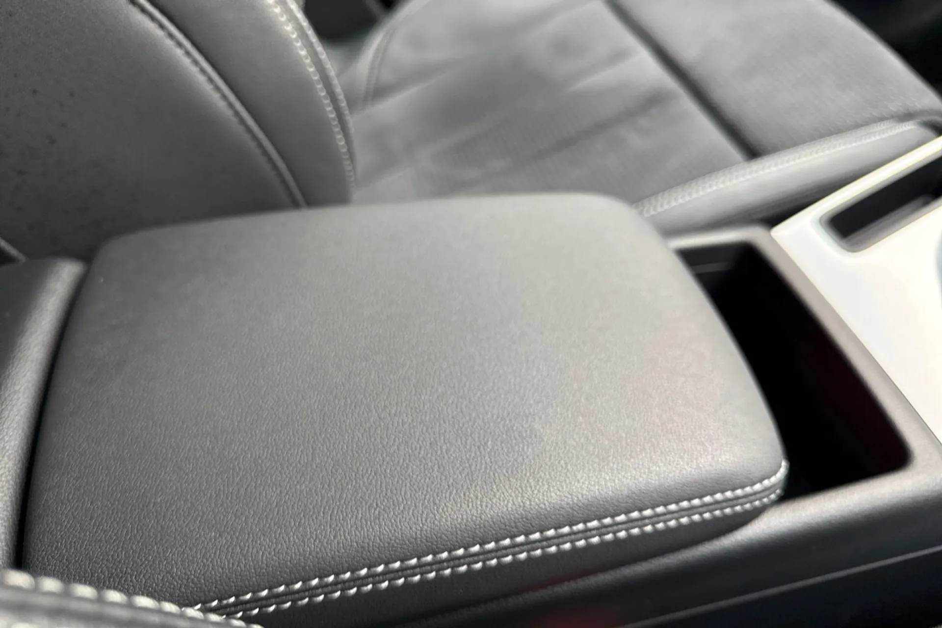 Audi A4 thumbnail image number 29