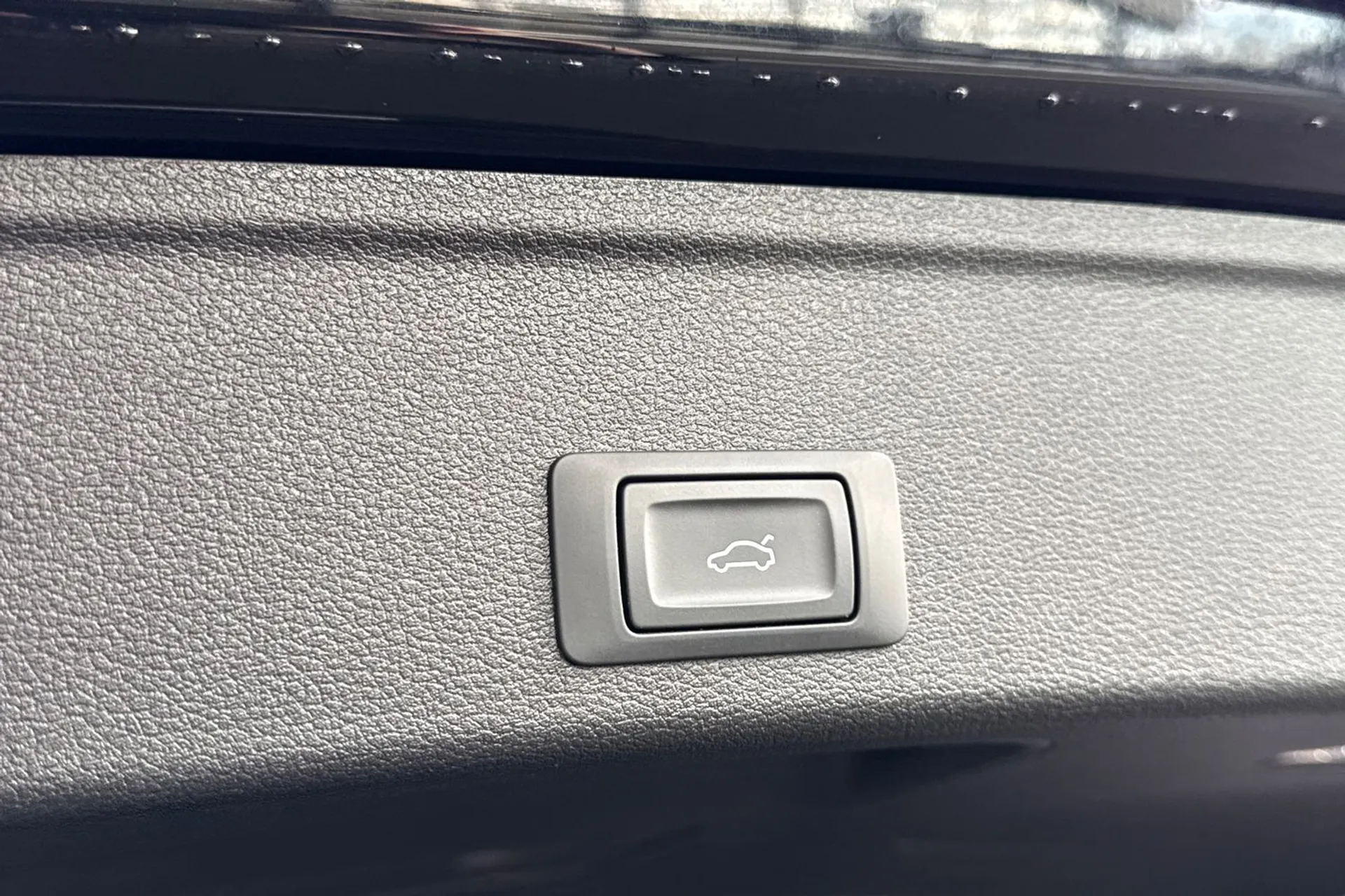 Audi A4 thumbnail image number 38