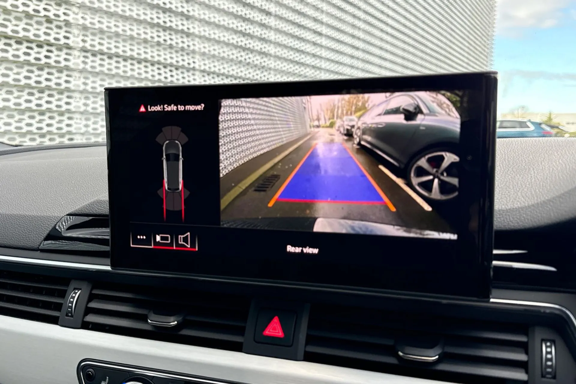 Audi A4 thumbnail image number 4