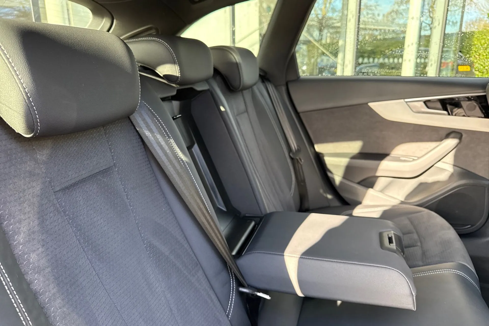 Audi A4 thumbnail image number 15