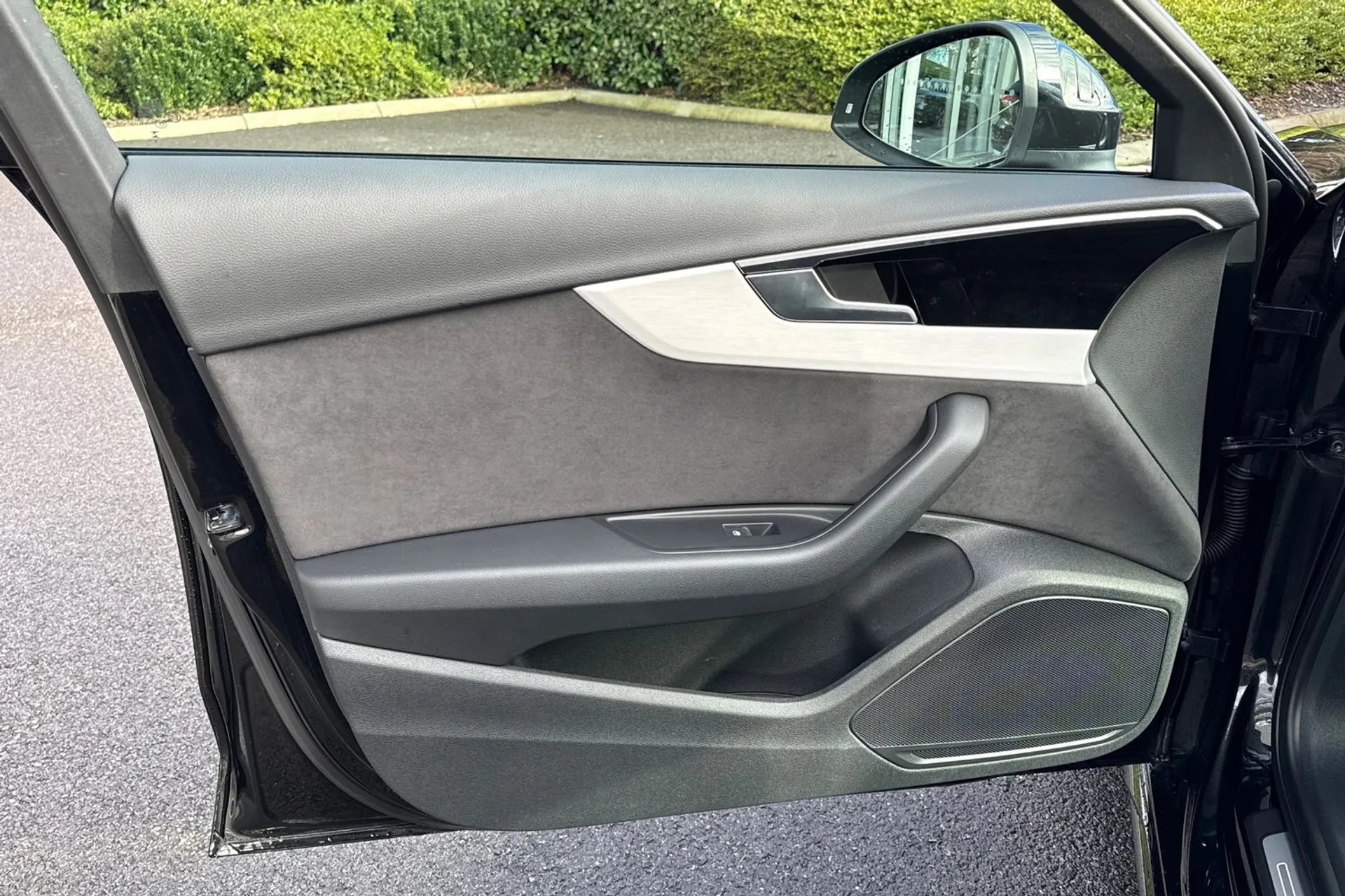 Audi A4 thumbnail image number 34