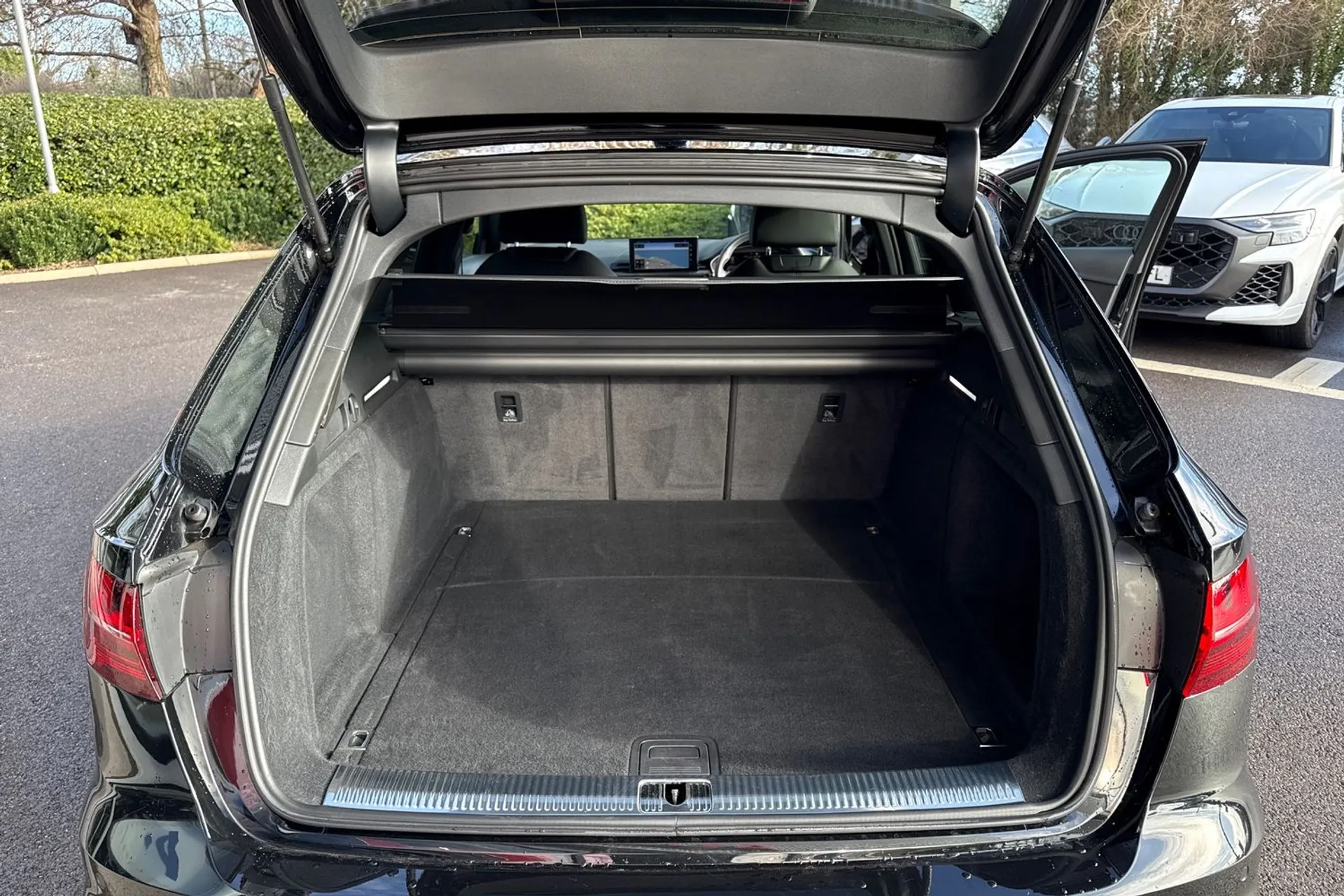 Audi A4 thumbnail image number 37