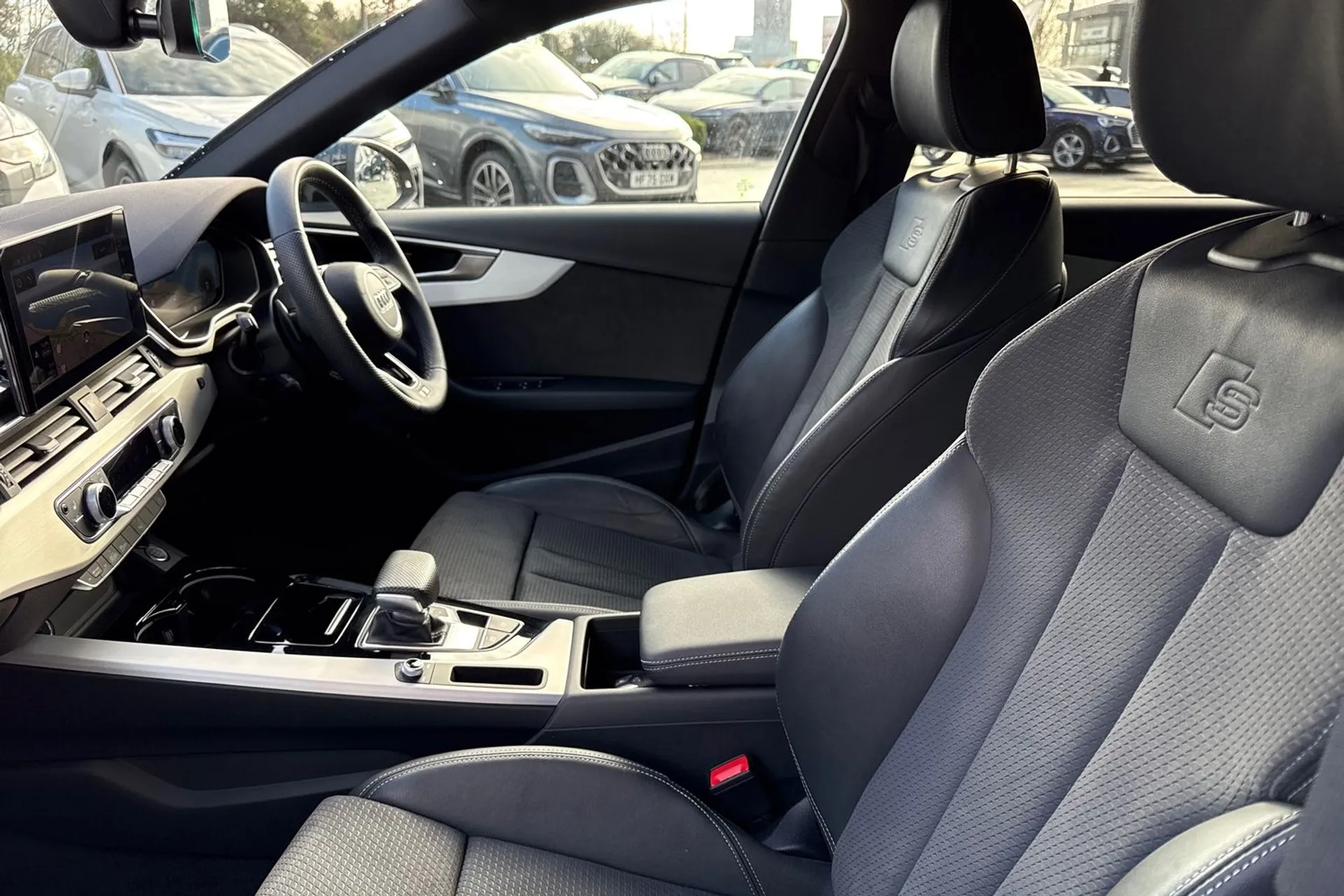 Audi A4 thumbnail image number 44