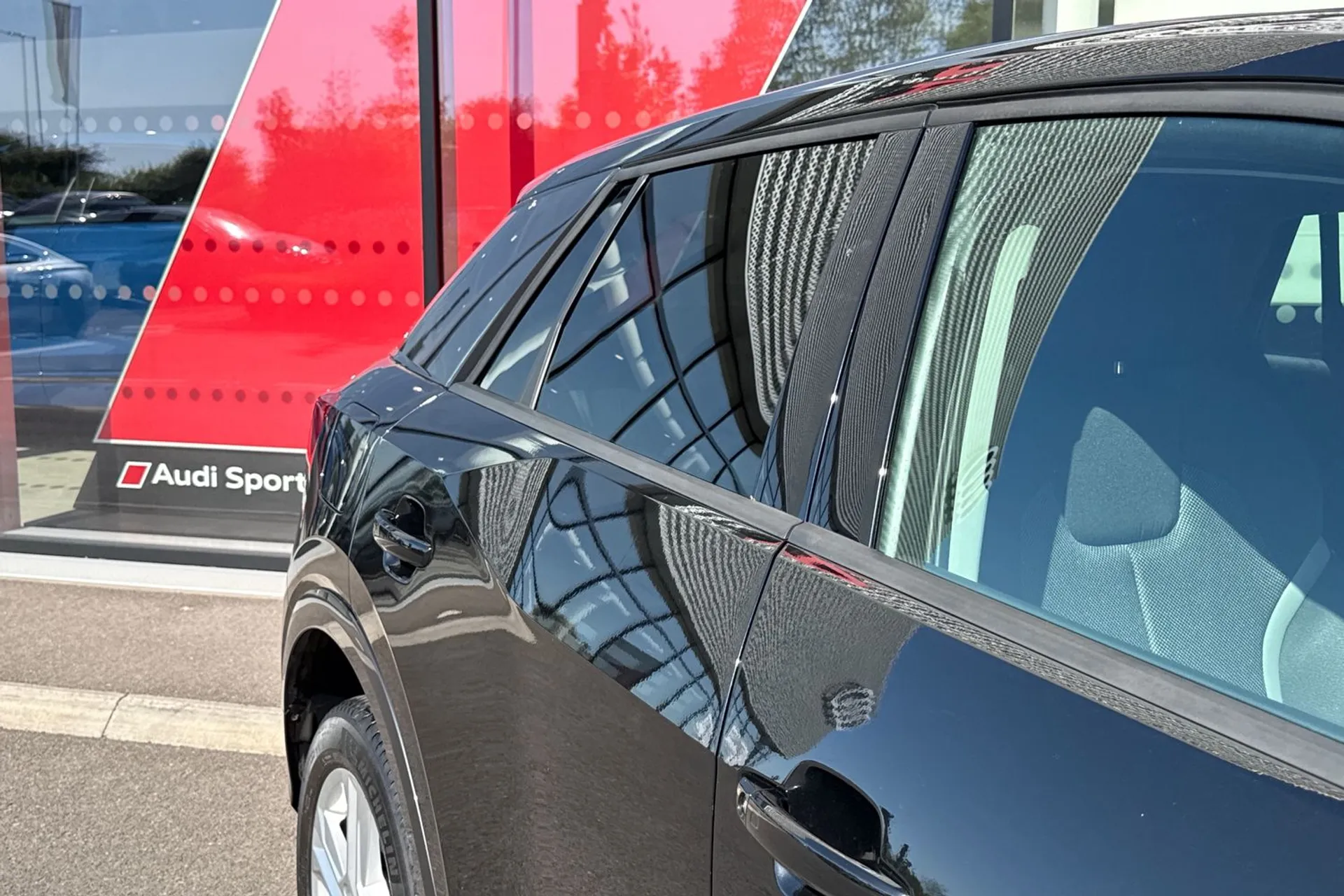 Audi Q2 thumbnail image number 24