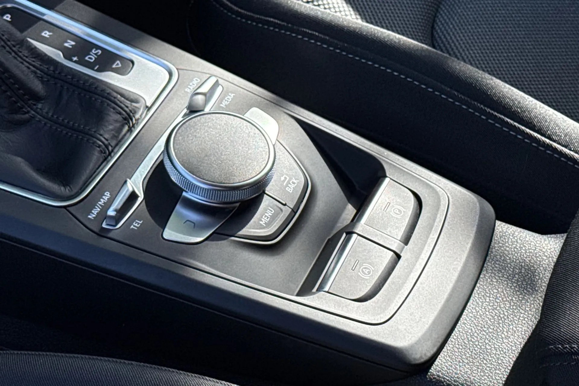 Audi Q2 thumbnail image number 25