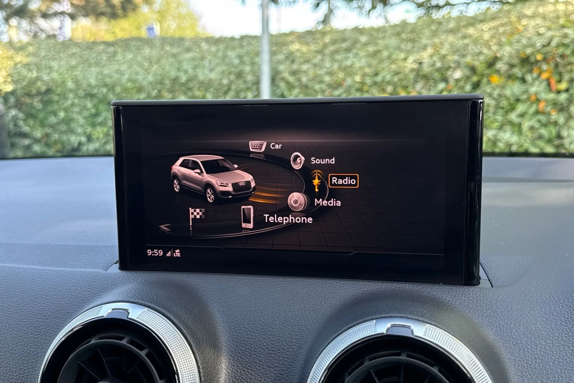 Audi Q2 thumbnail image number 33