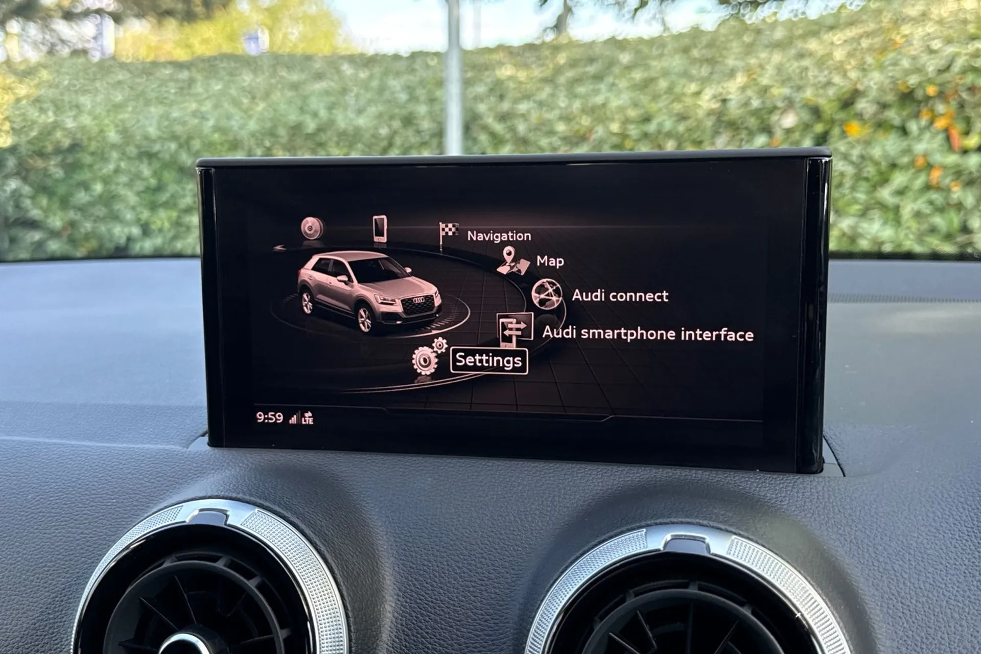 Audi Q2 thumbnail image number 21