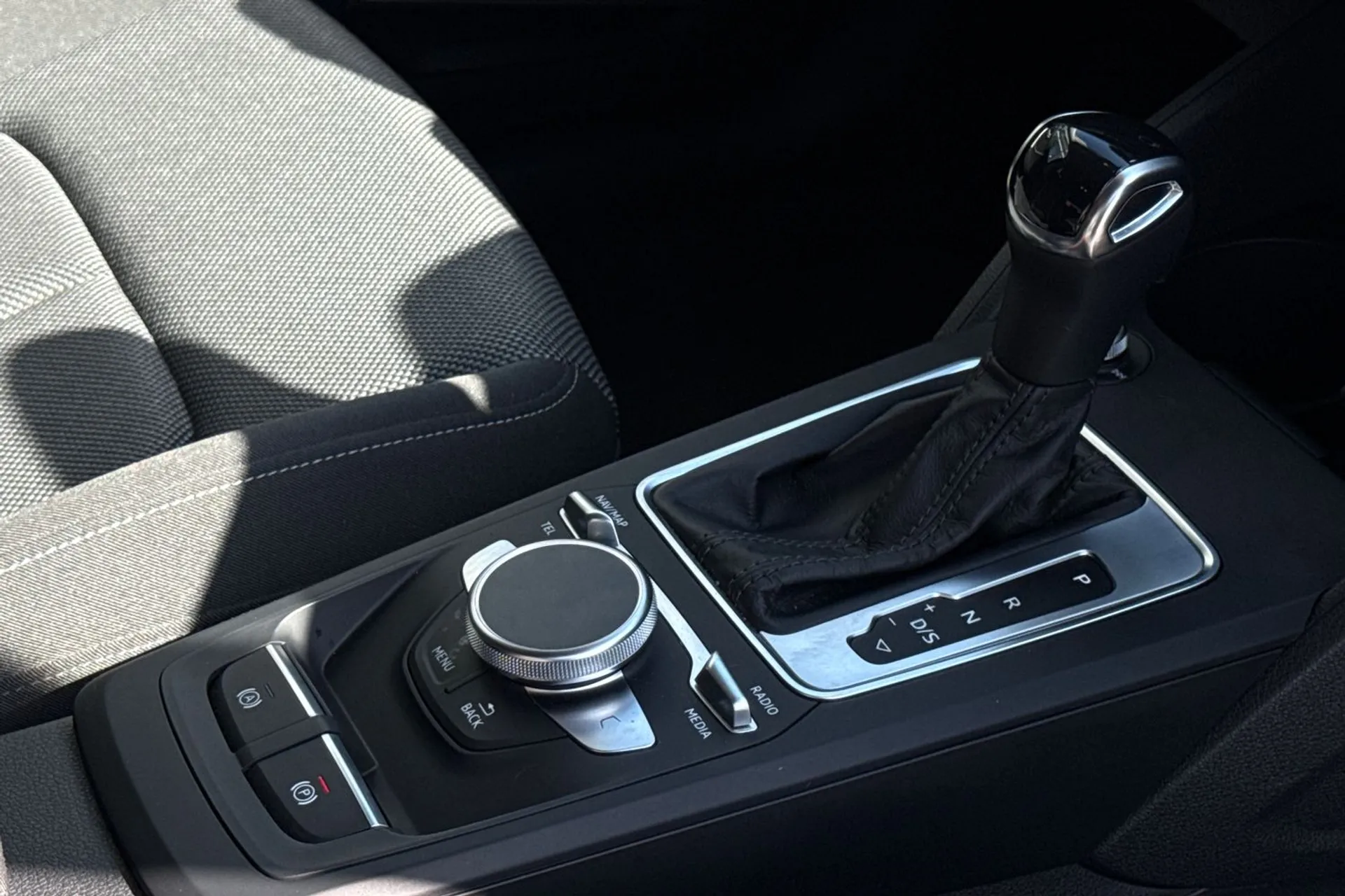 Audi Q2 thumbnail image number 16
