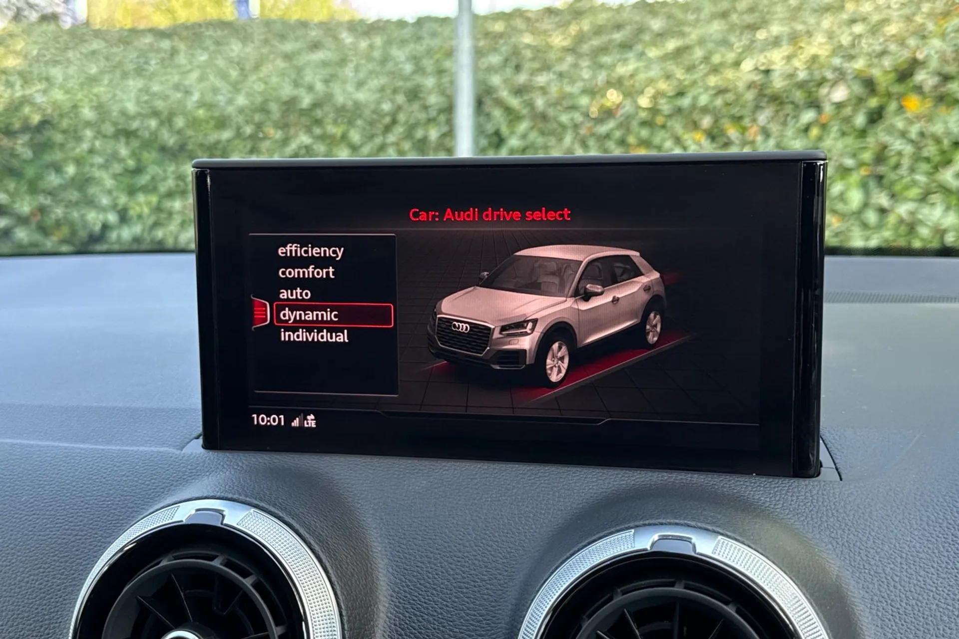 Audi Q2 thumbnail image number 19