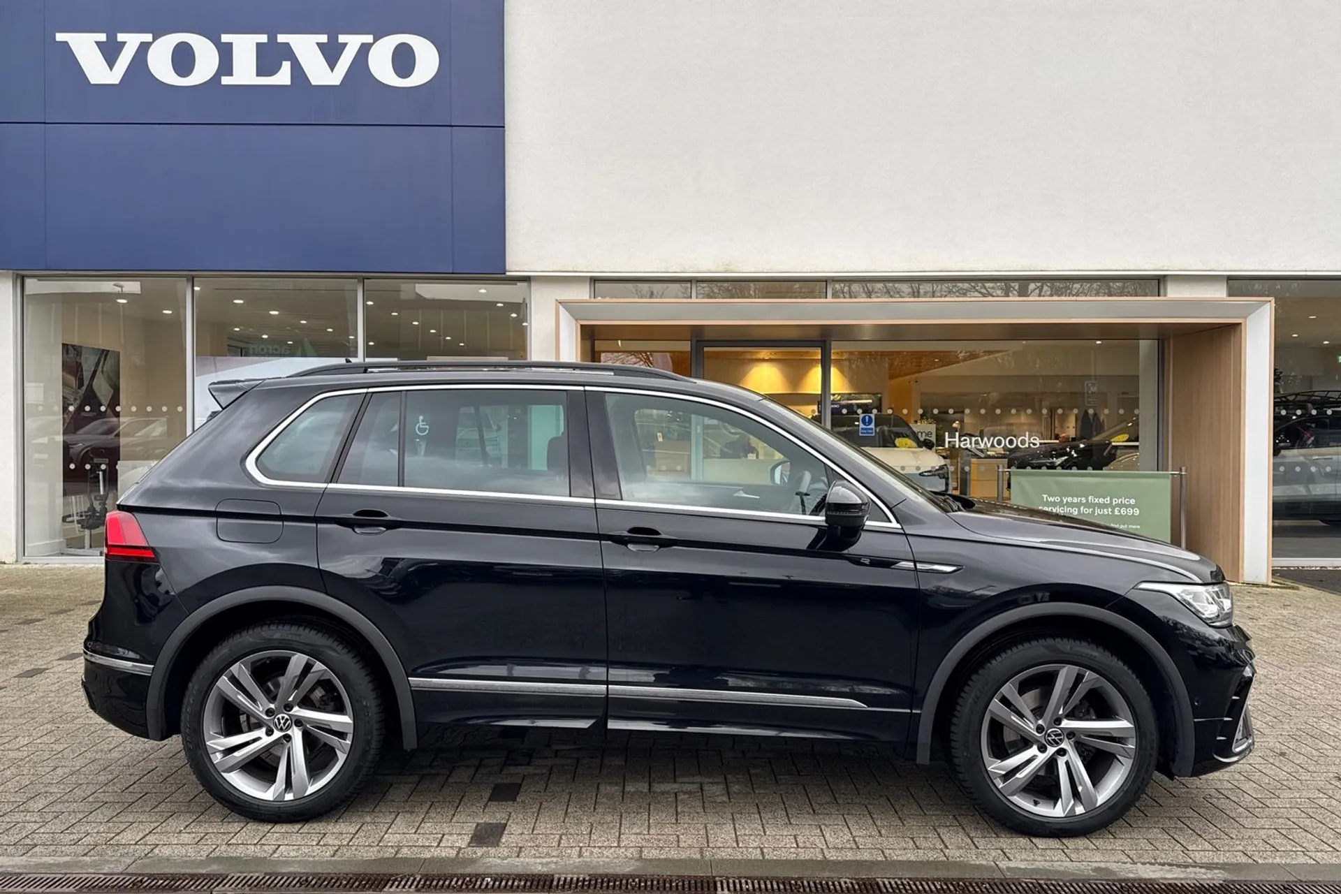 VOLKSWAGEN TIGUAN thumbnail image number 2