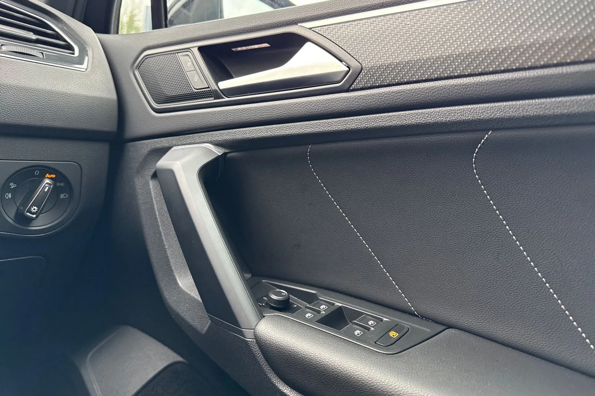 VOLKSWAGEN TIGUAN thumbnail image number 40