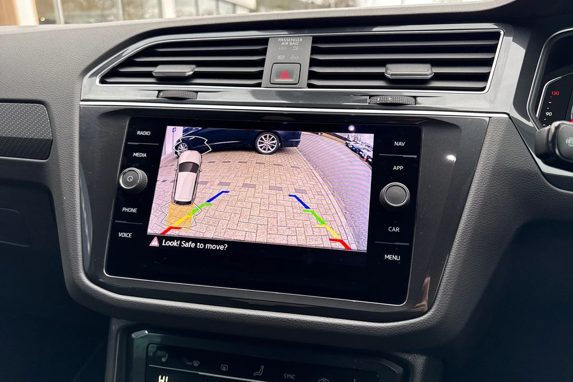 VOLKSWAGEN TIGUAN thumbnail image number 4