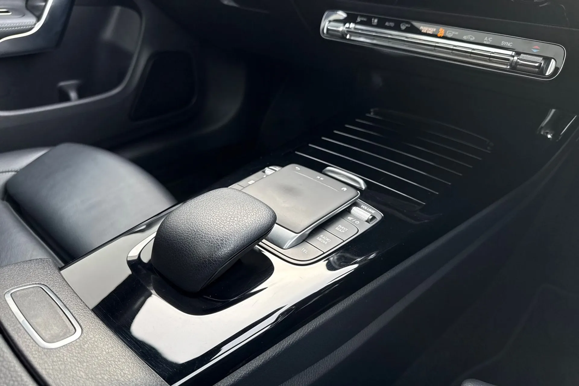 MERCEDES-BENZ CLA thumbnail image number 39