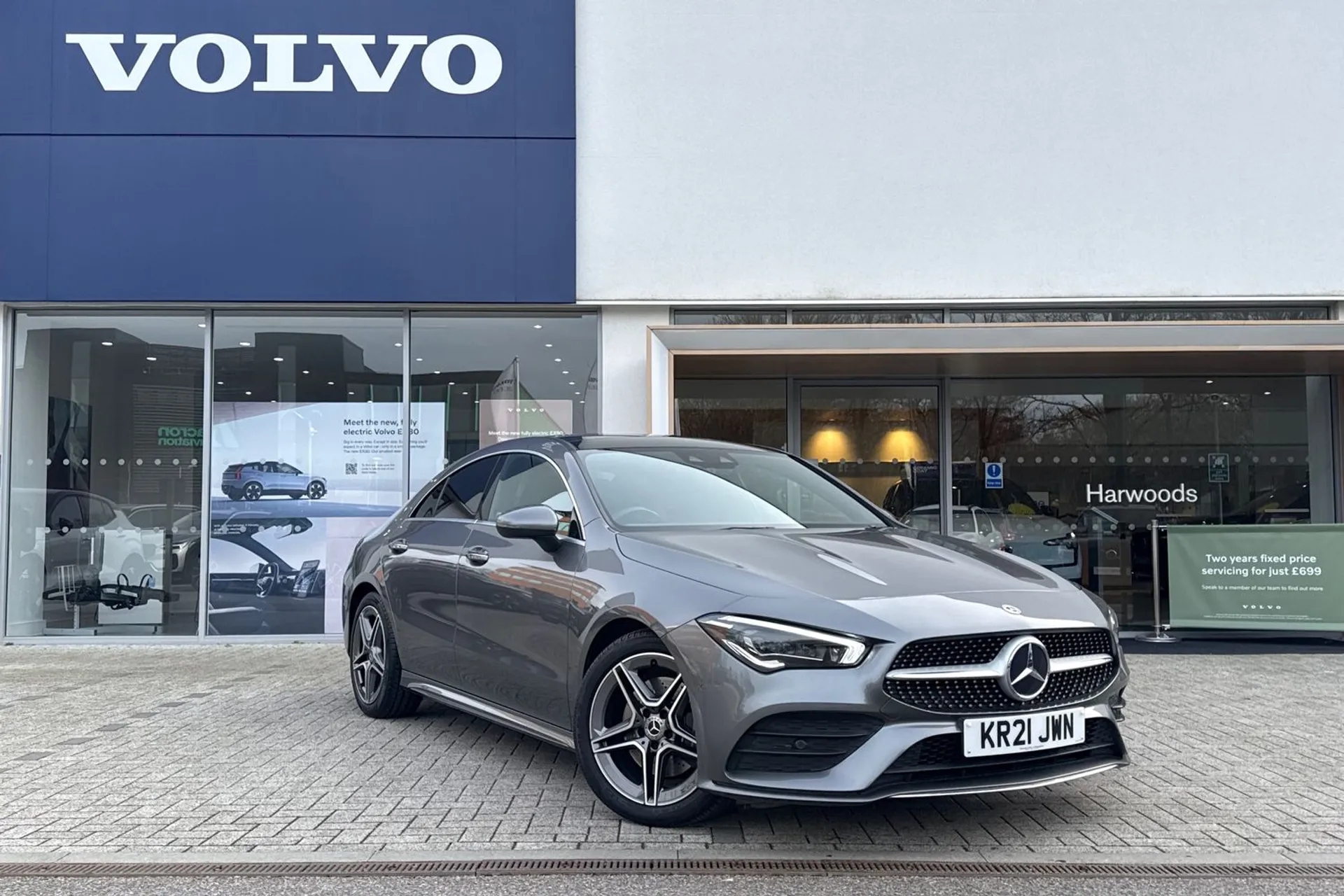 MERCEDES-BENZ CLA focused image