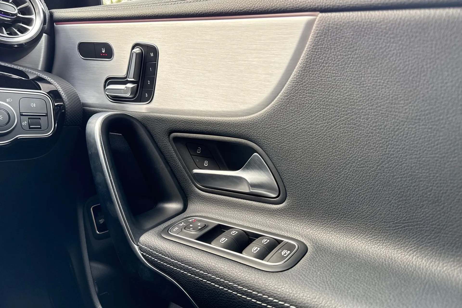 MERCEDES-BENZ CLA thumbnail image number 38