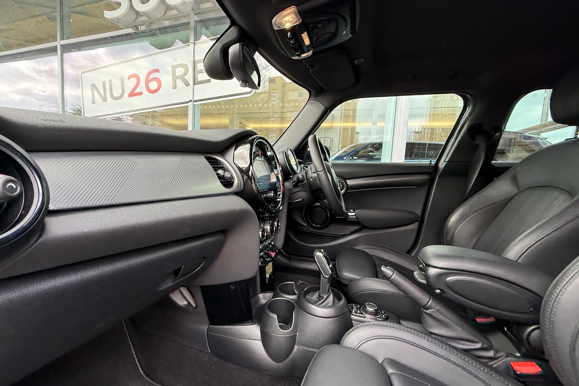 MINI HATCHBACK thumbnail image number 6