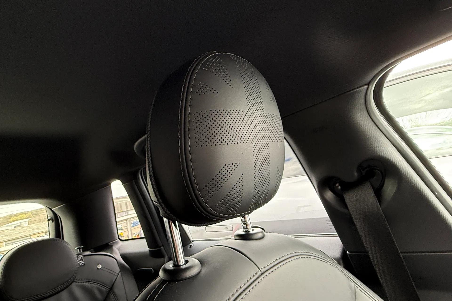 MINI HATCHBACK thumbnail image number 22
