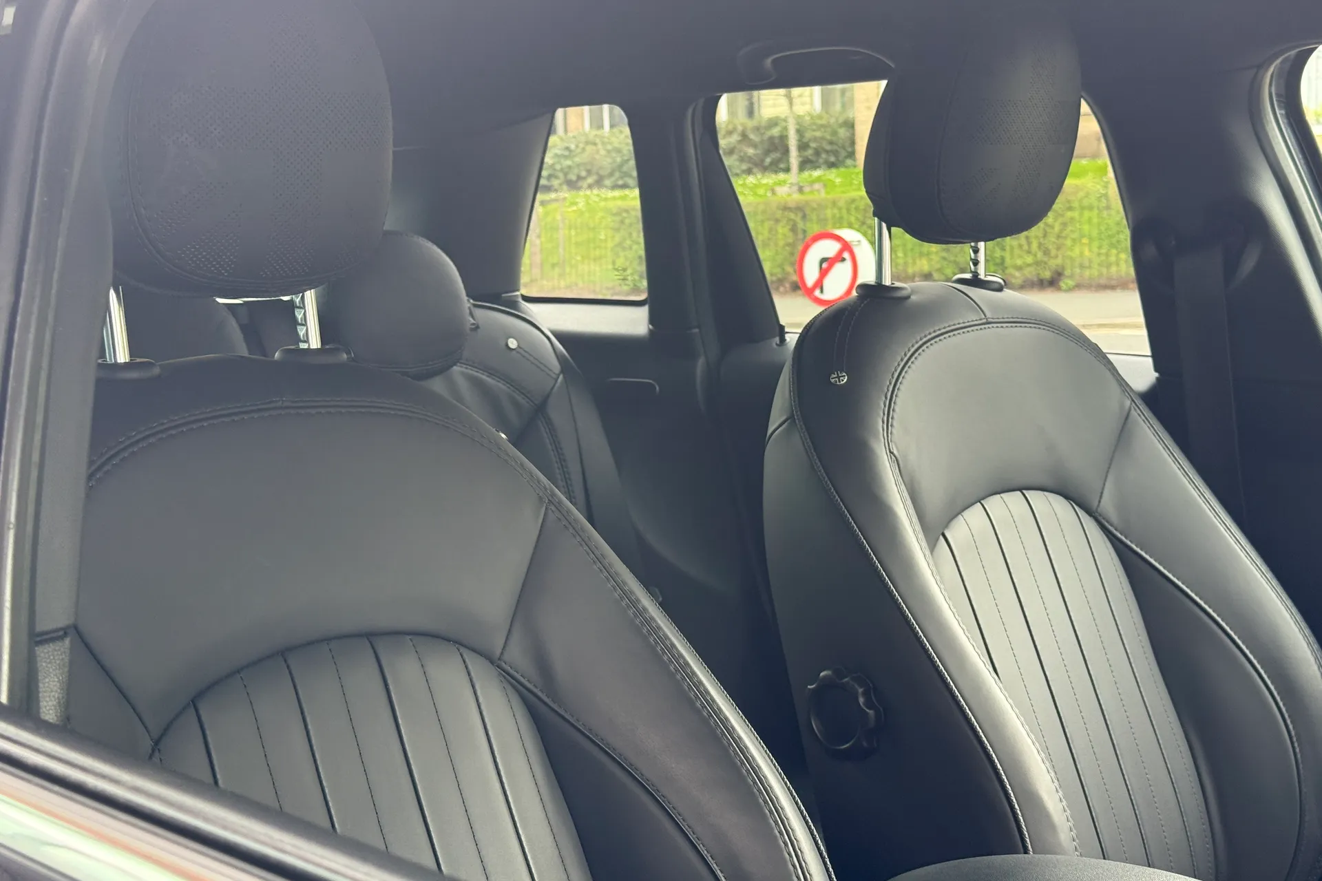 MINI HATCHBACK thumbnail image number 32