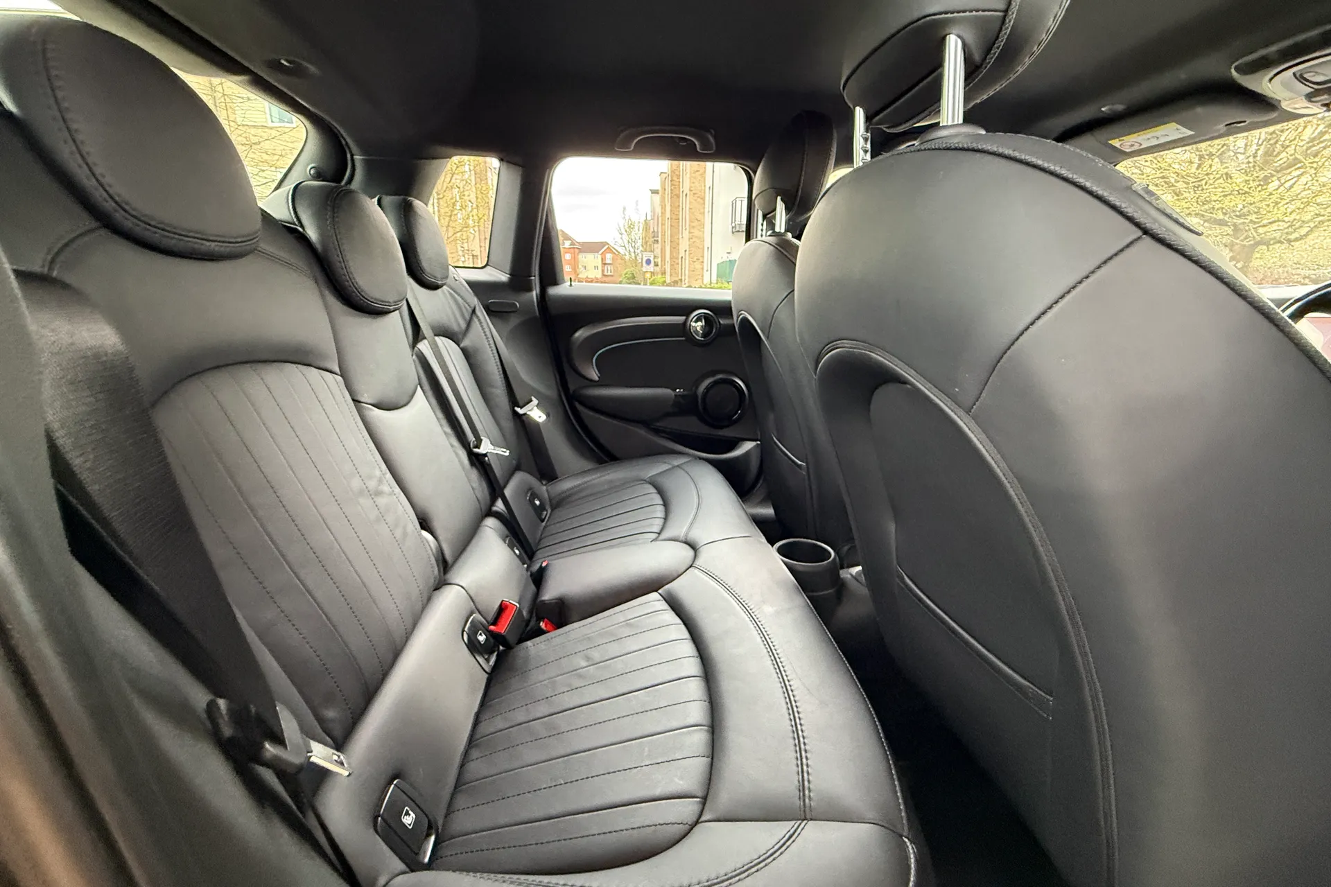 MINI HATCHBACK thumbnail image number 36