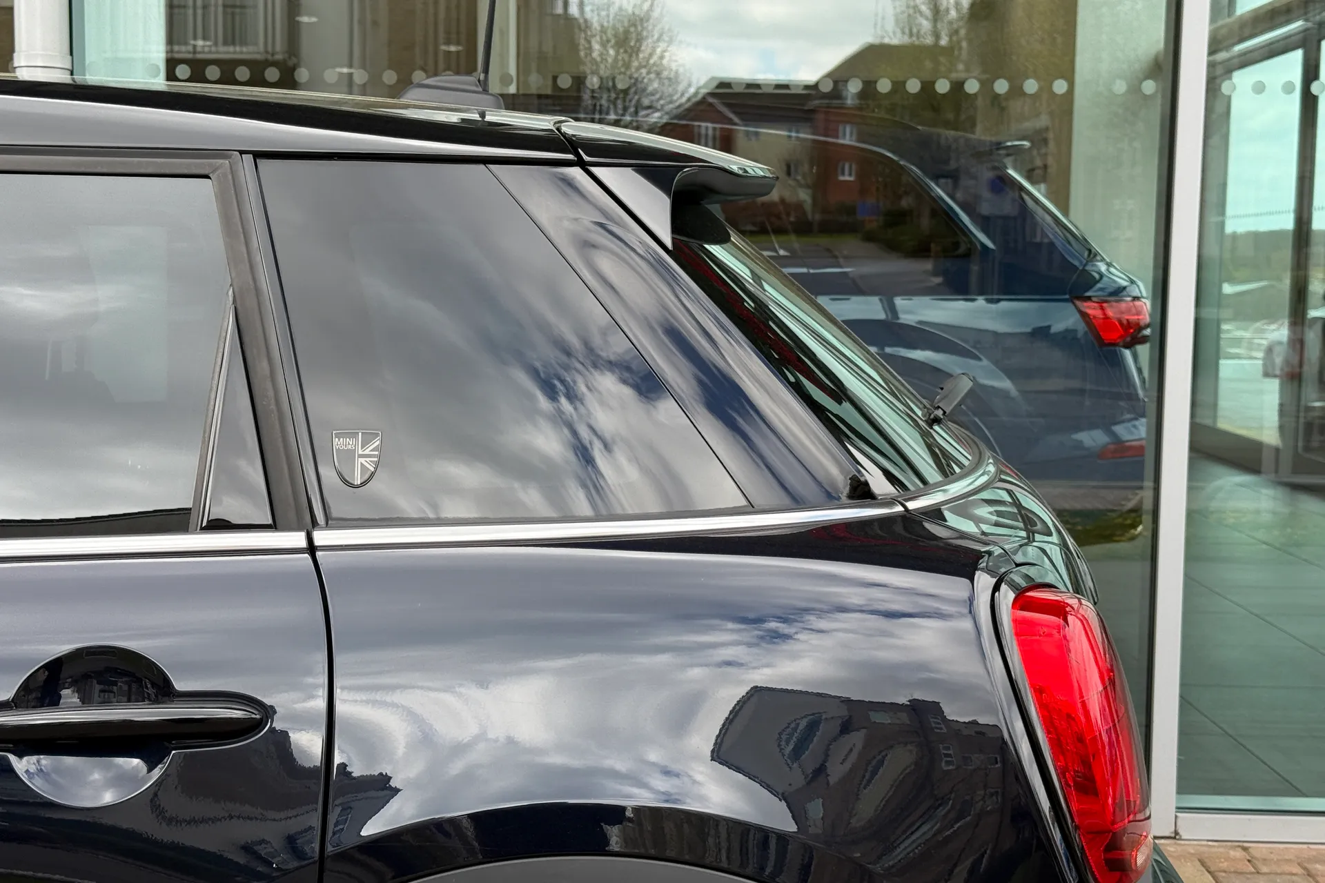 MINI HATCHBACK thumbnail image number 46