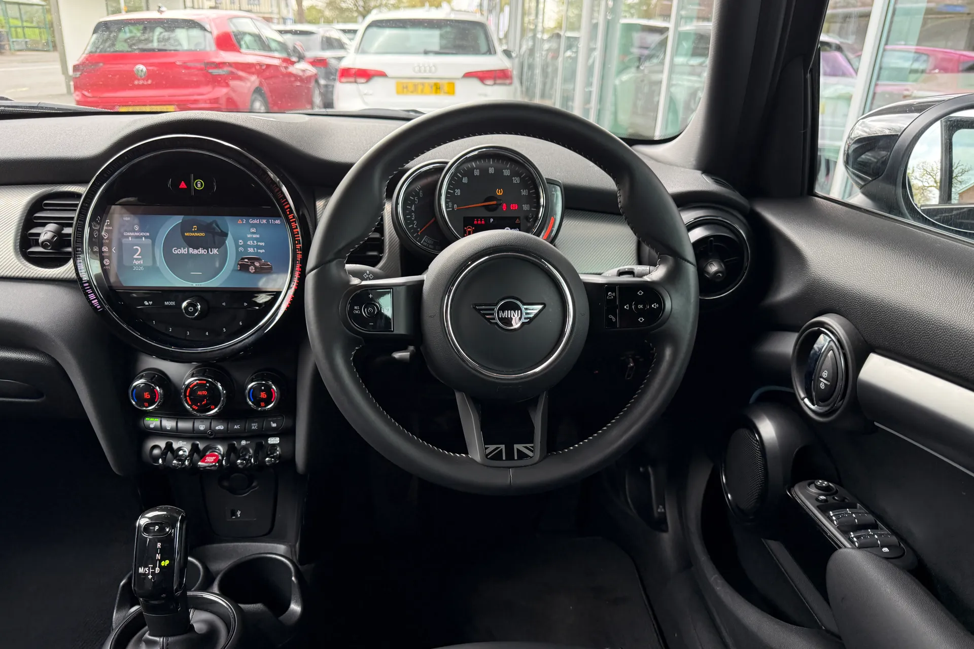 MINI HATCHBACK thumbnail image number 40