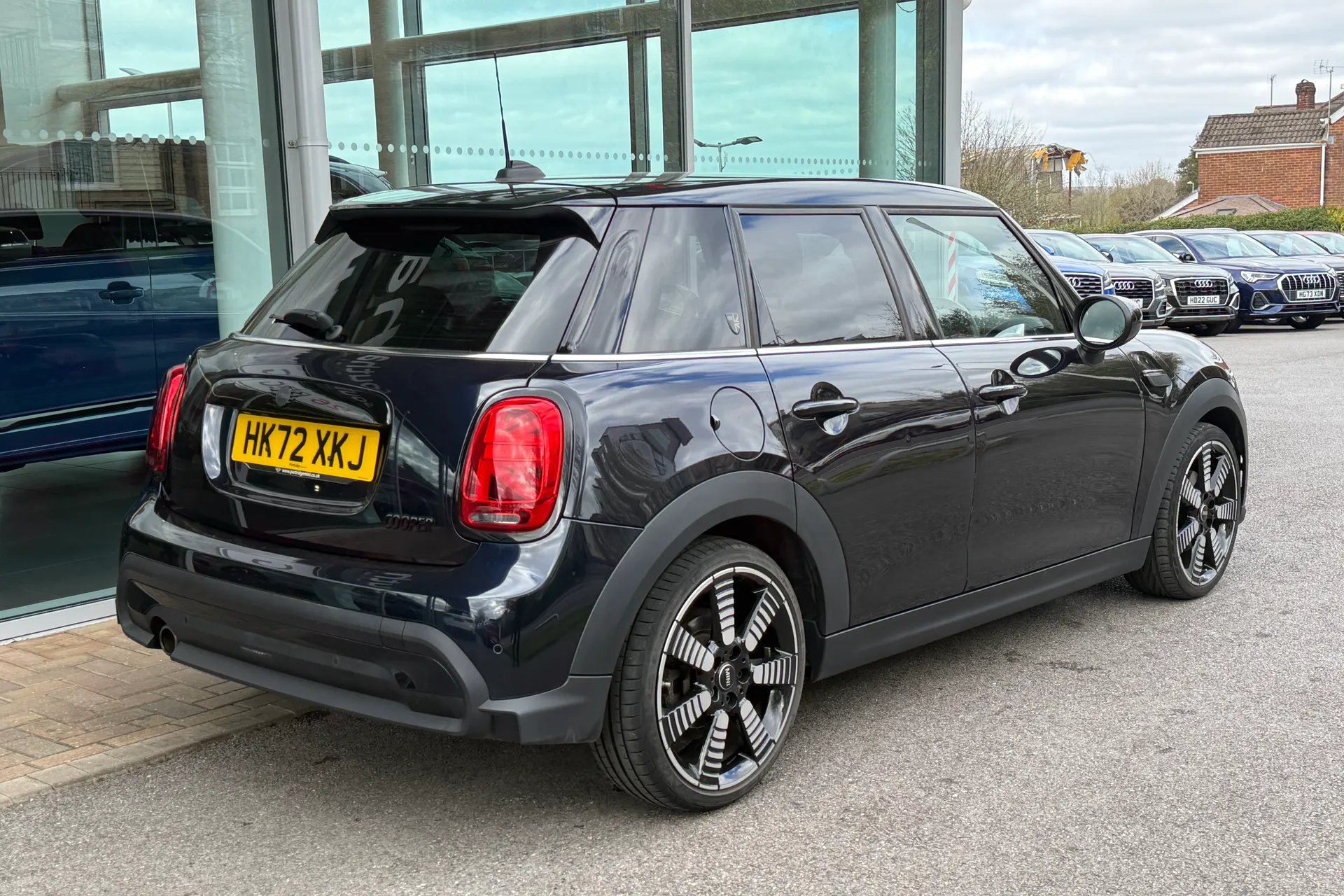 MINI HATCHBACK thumbnail image number 59
