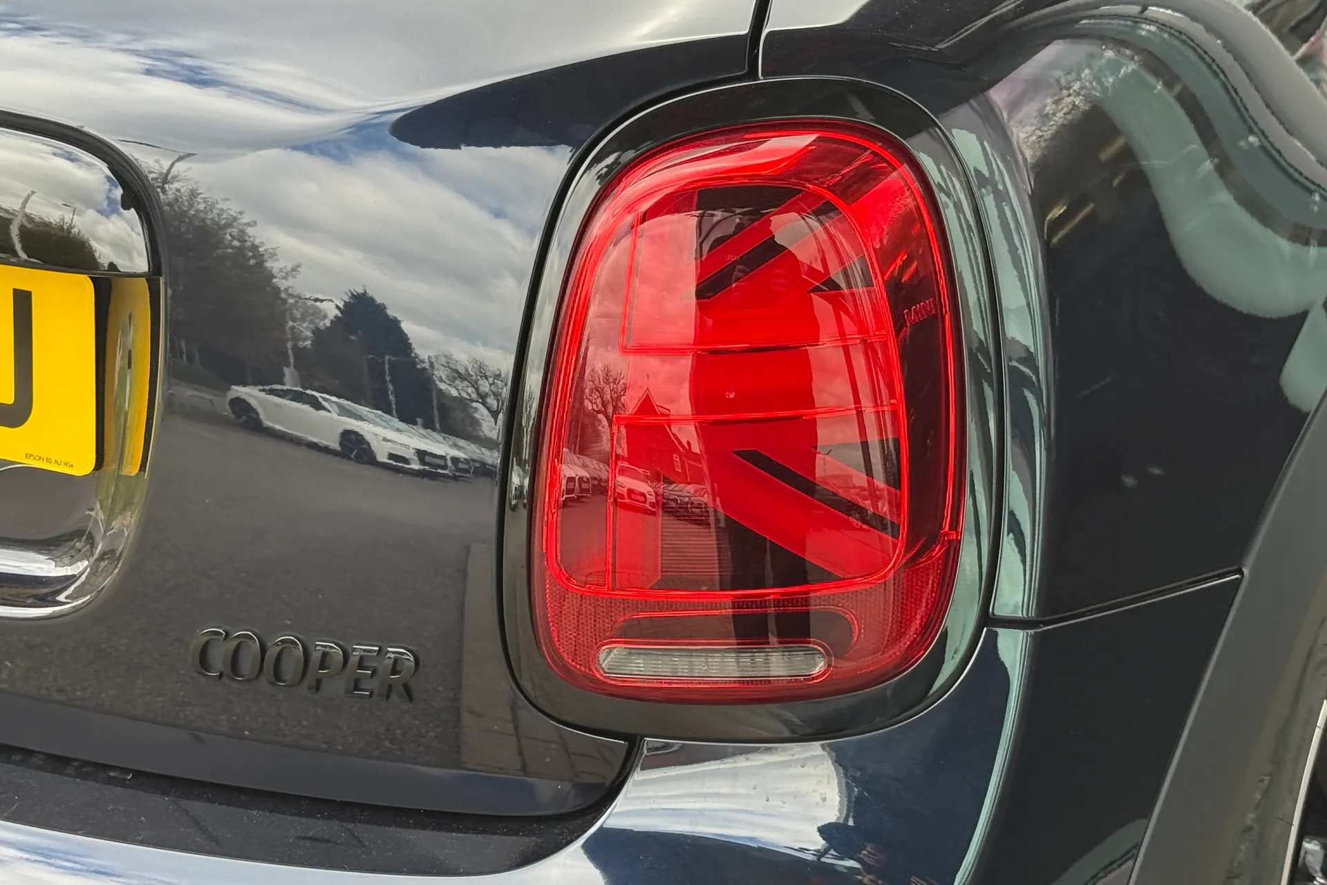 MINI HATCHBACK thumbnail image number 43