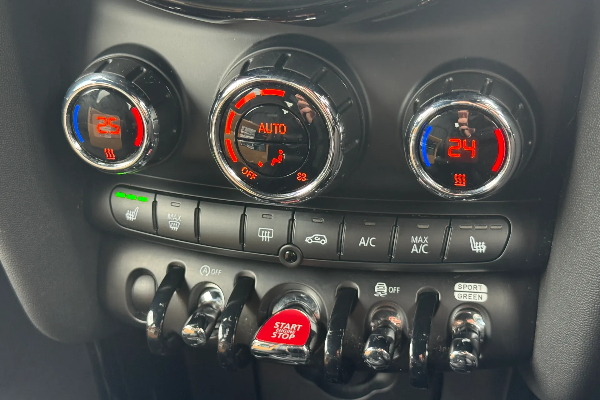 MINI HATCHBACK thumbnail image number 16