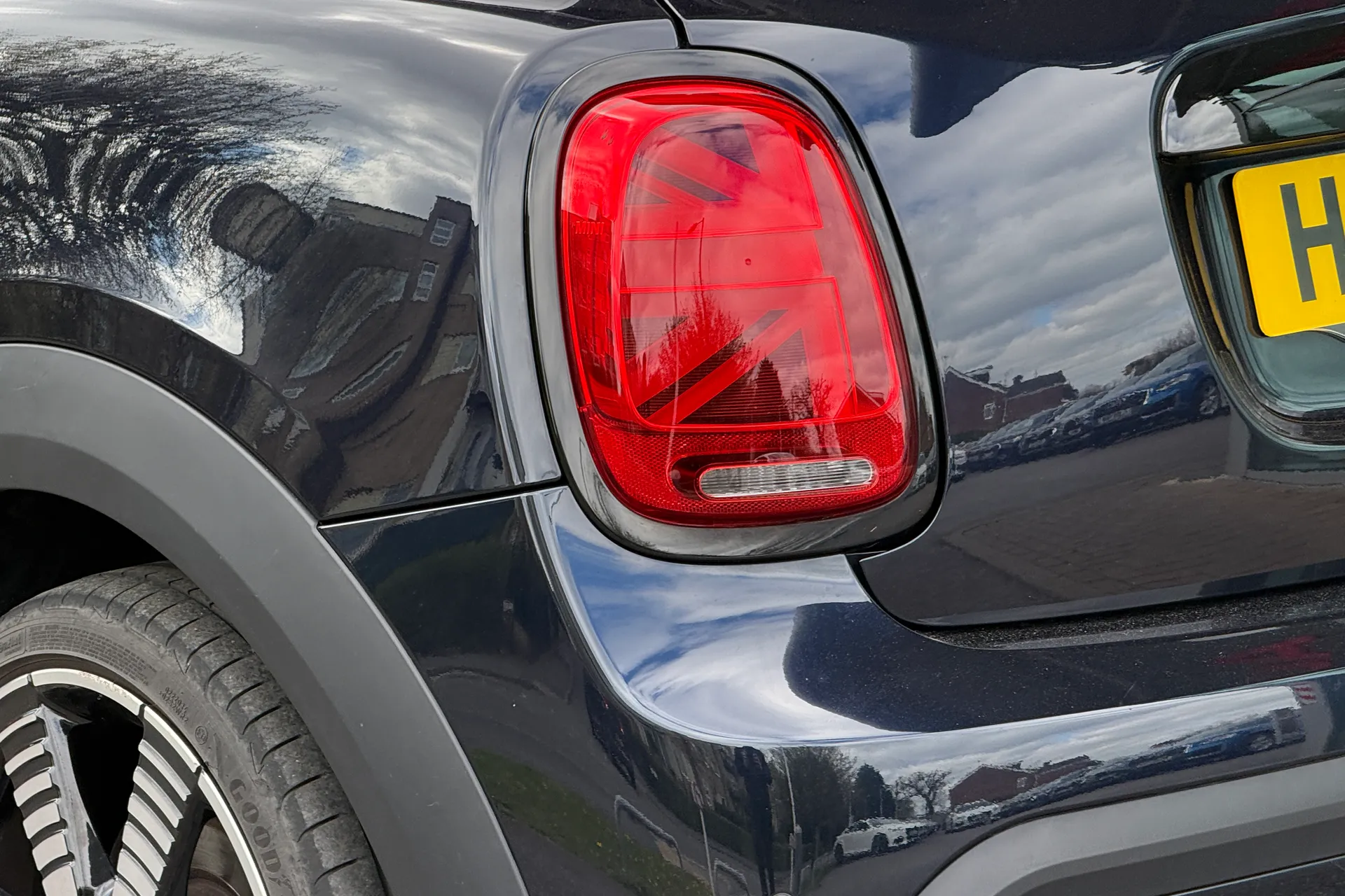 MINI HATCHBACK thumbnail image number 45