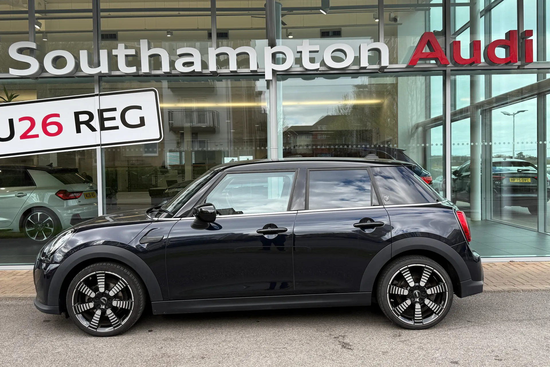 MINI HATCHBACK thumbnail image number 52