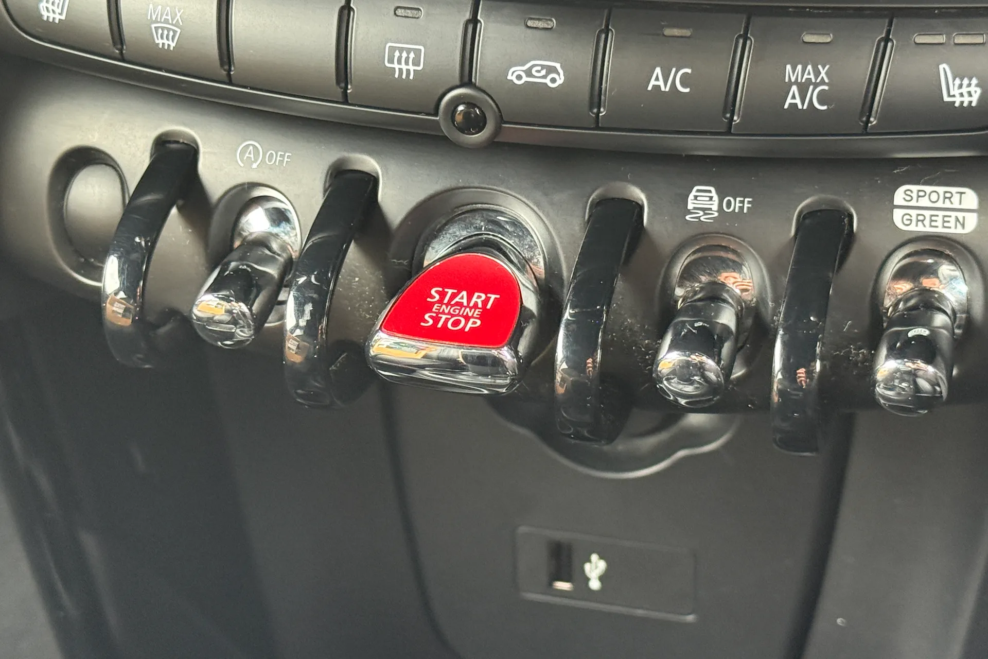 MINI HATCHBACK thumbnail image number 17