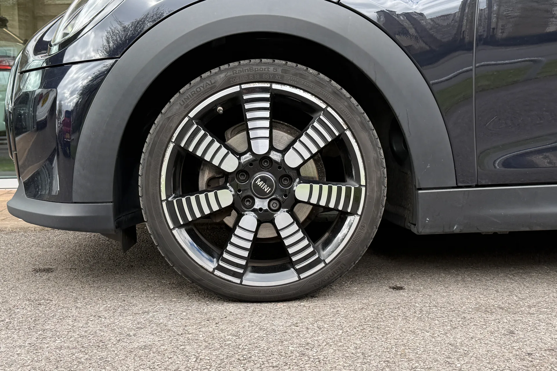 MINI HATCHBACK thumbnail image number 8